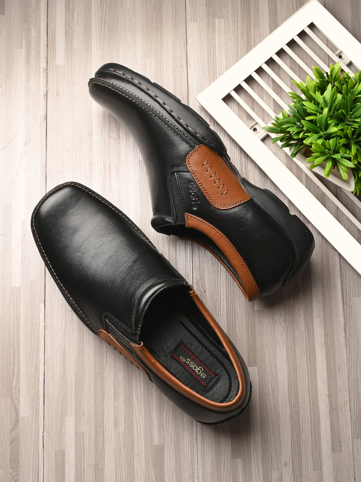 Warren Leather Broad Fit Casual Loafers