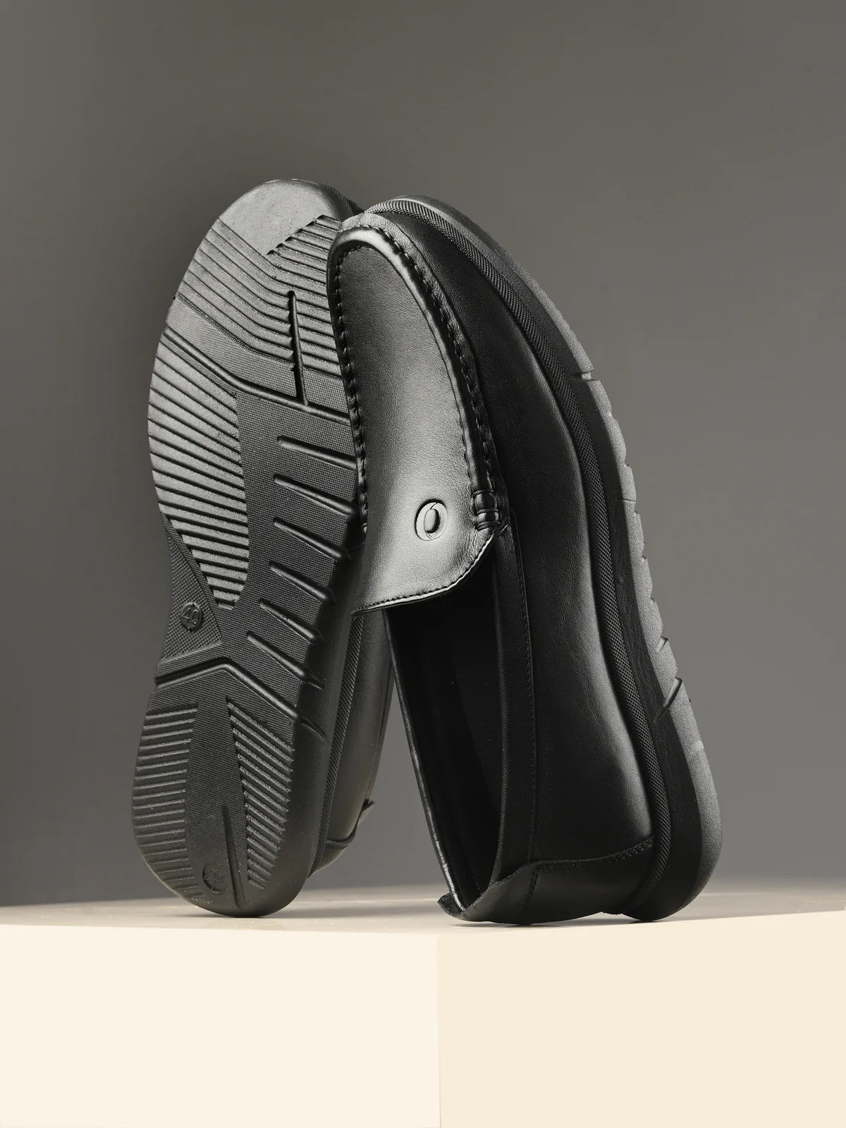 Neil Zero Gravity Lightweight Leather Slip On Sneakers - The Heels India