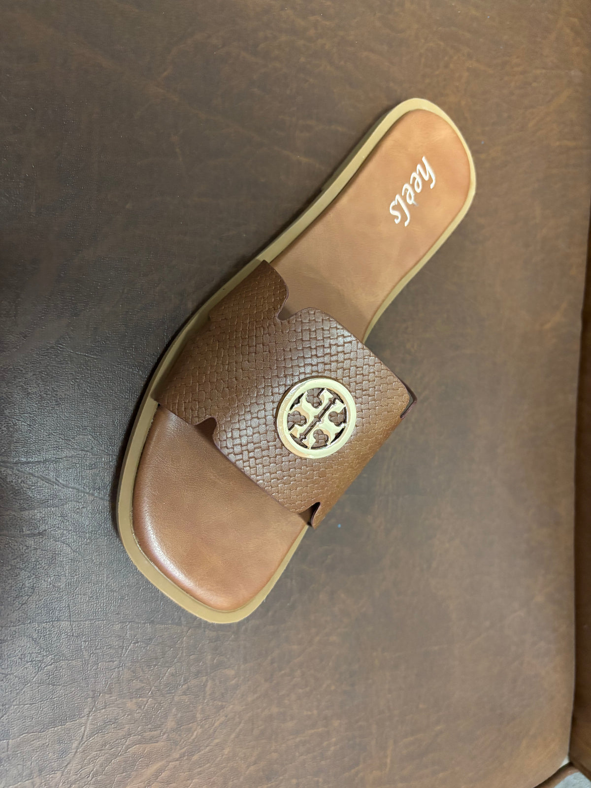 Nysa 2.0 Cushioned Flat Sliders