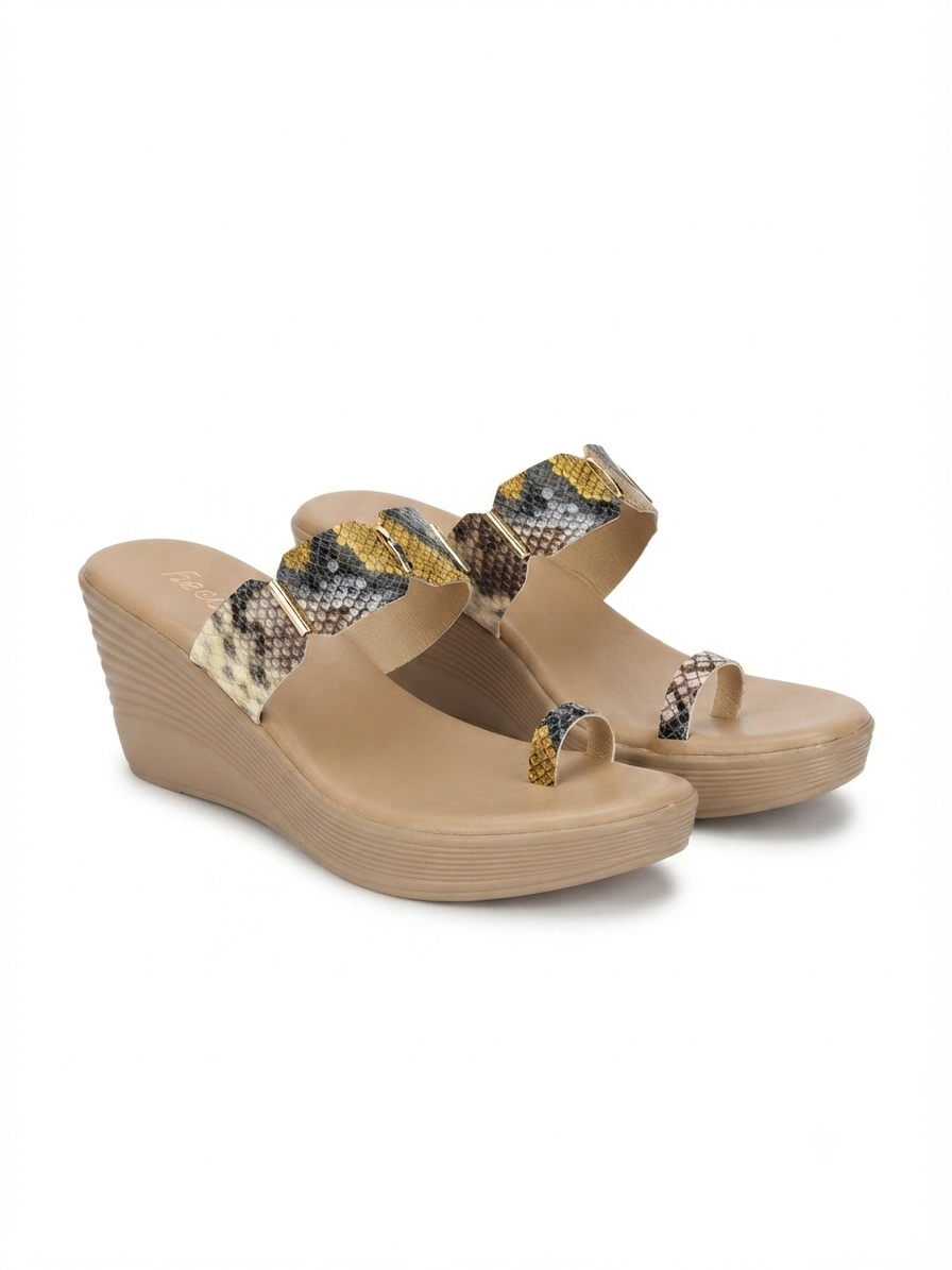Quincy Comfort Wedge Heel Thumb Slippers
