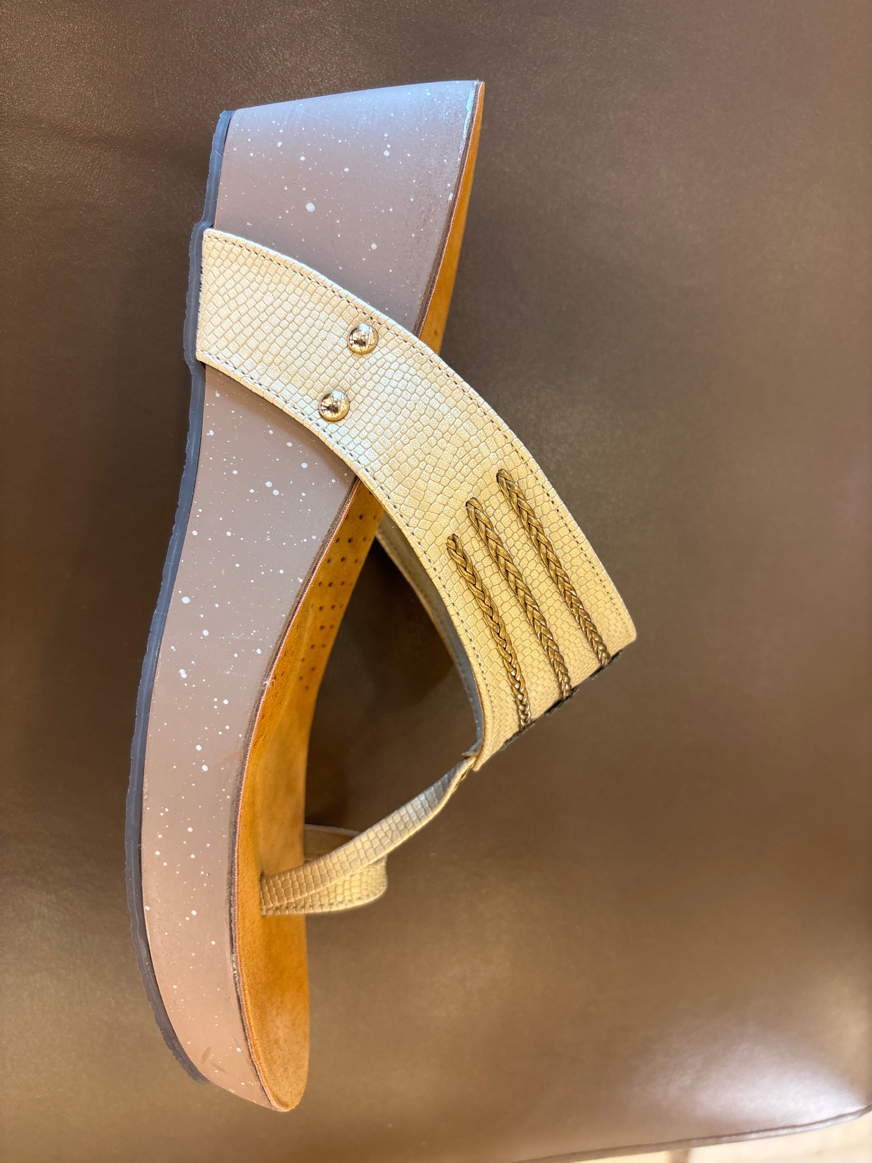 Zehra Wedge Heel Kohlapuris - The Heels India
