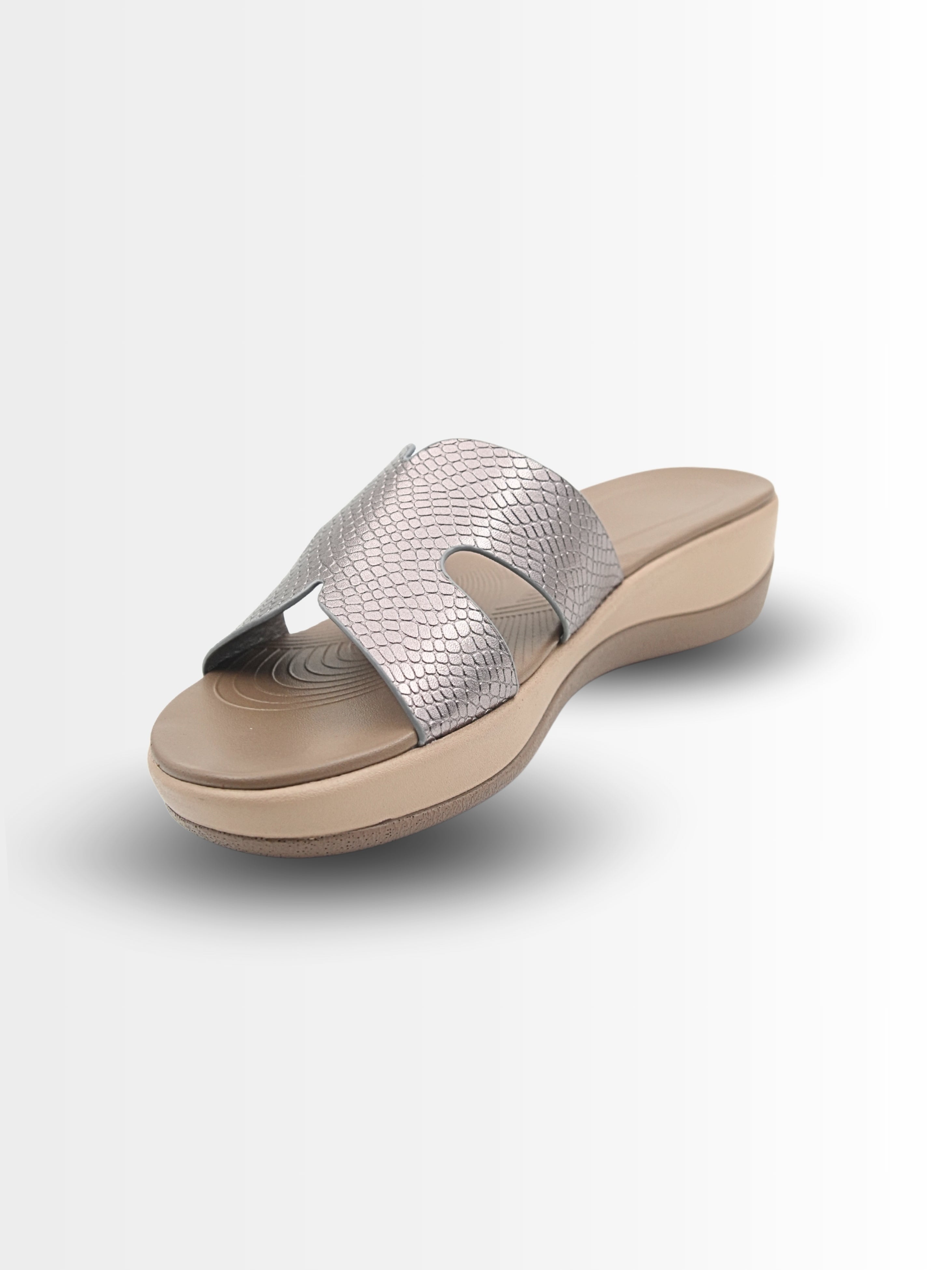 Fergie Cushioned Sliders