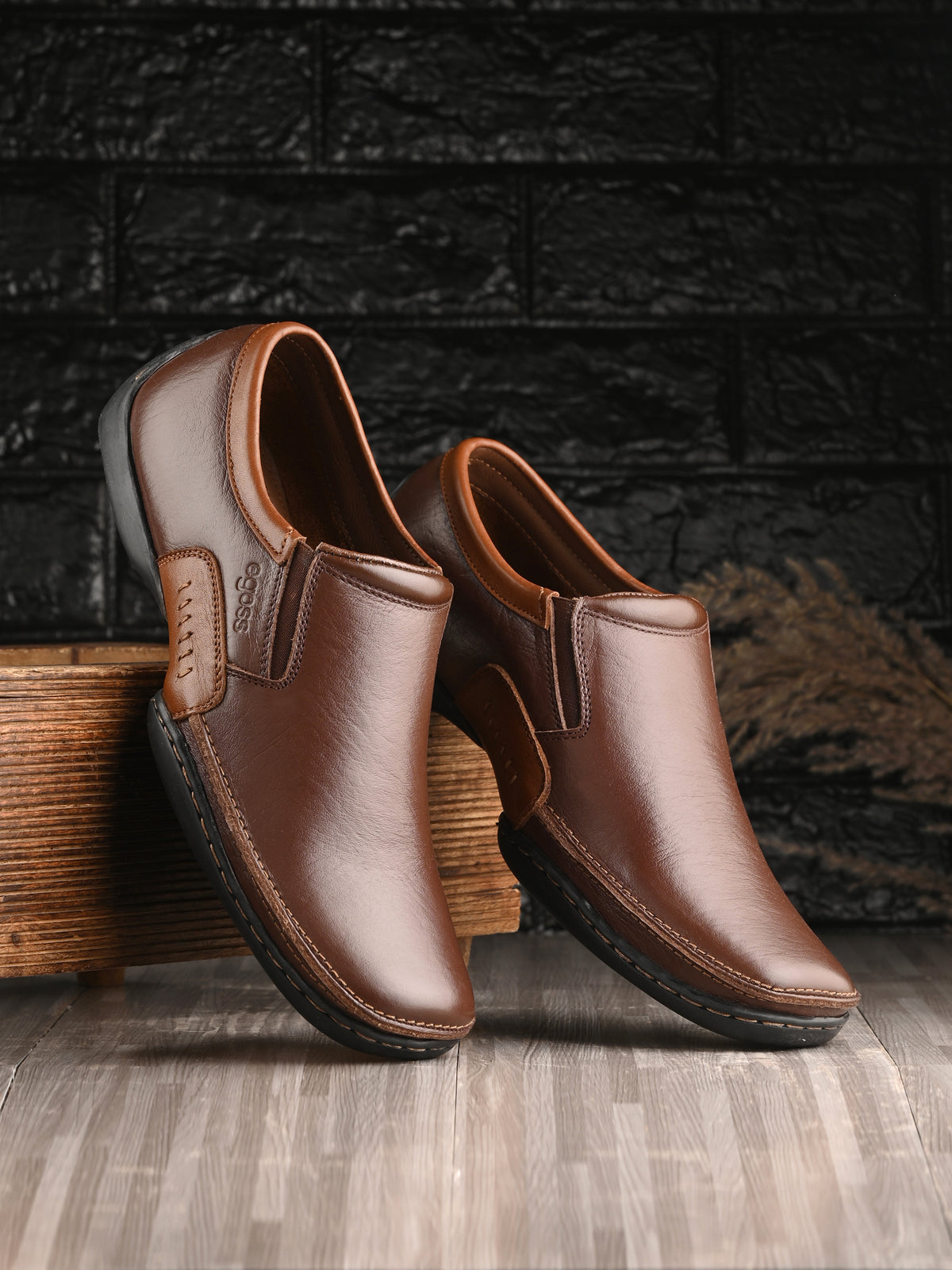 Warren Leather Broad Fit Casual Loafers