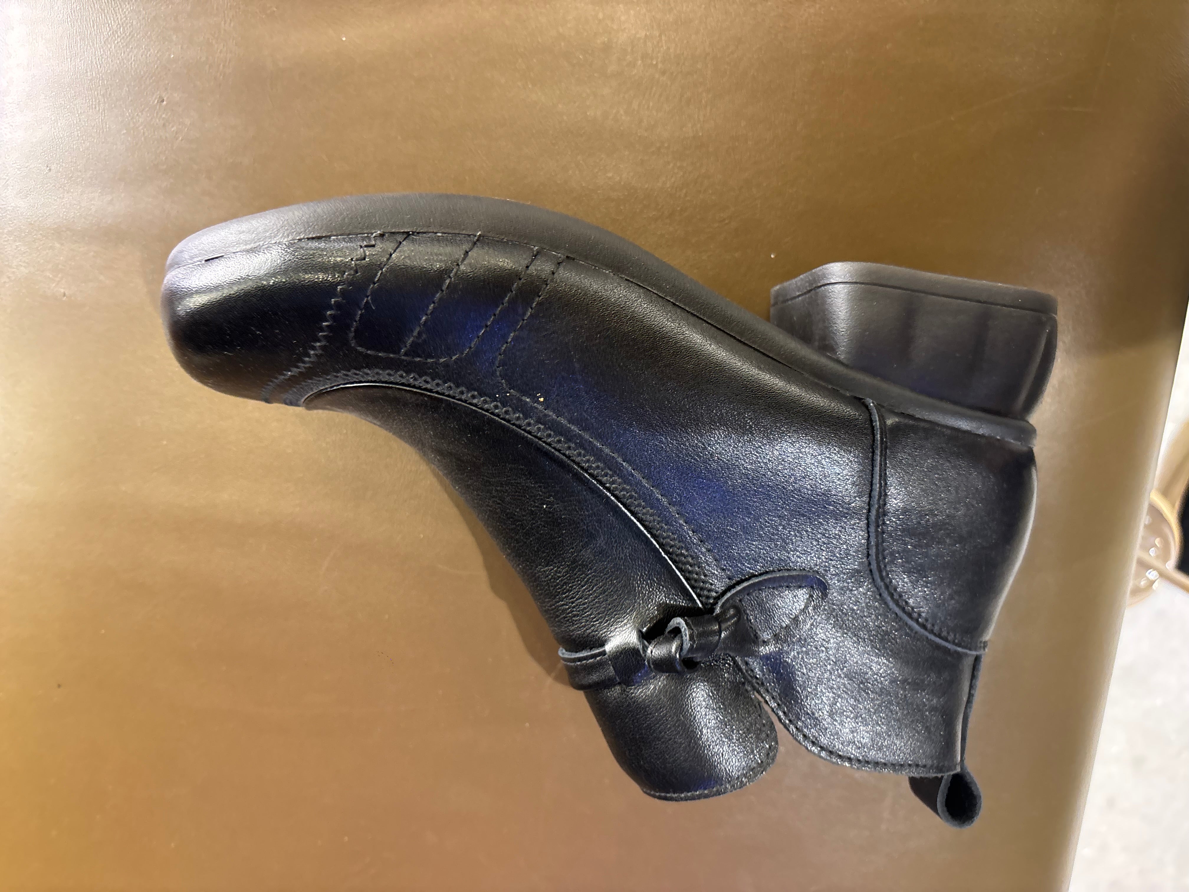 Hyde Leather Comfort Ankle Zip Boots