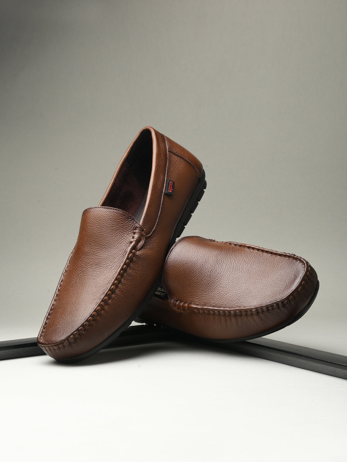 Cedar Plain Leather Cushioned Loafers