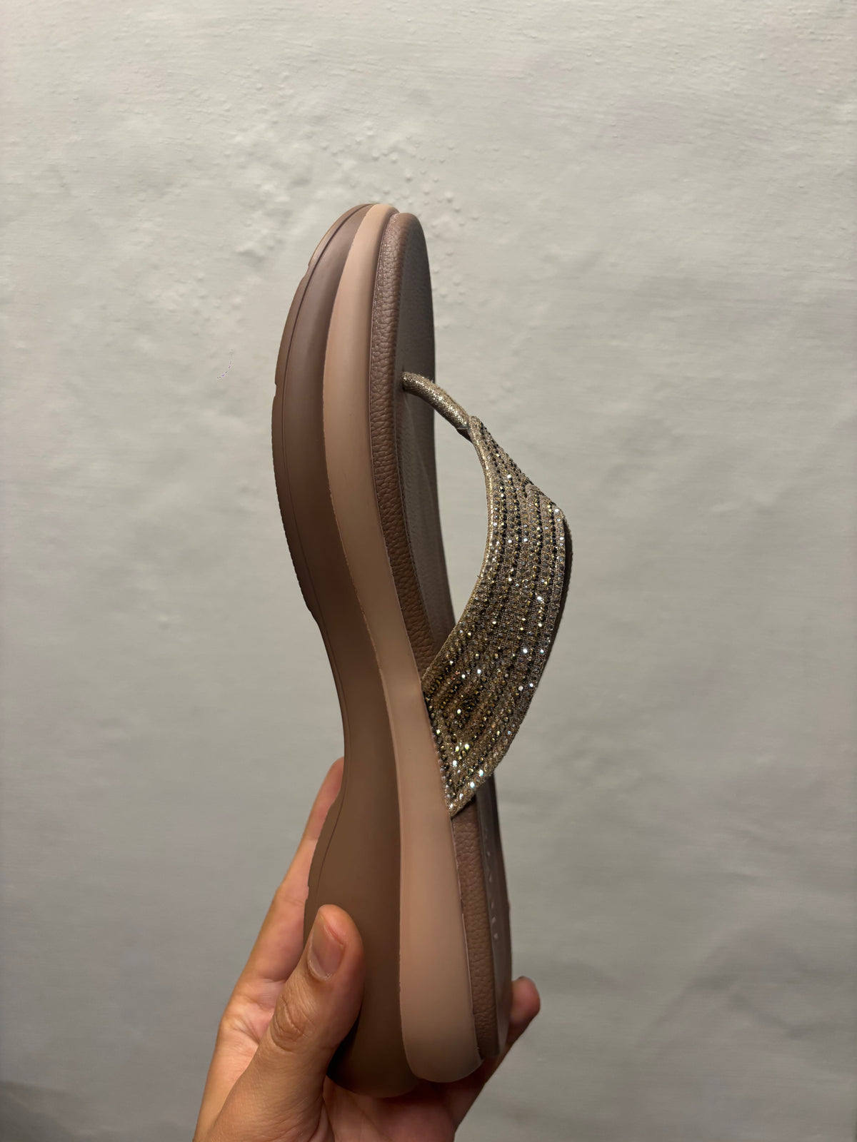 Noreli Cushioned Chunky Bling V Strap Slippers