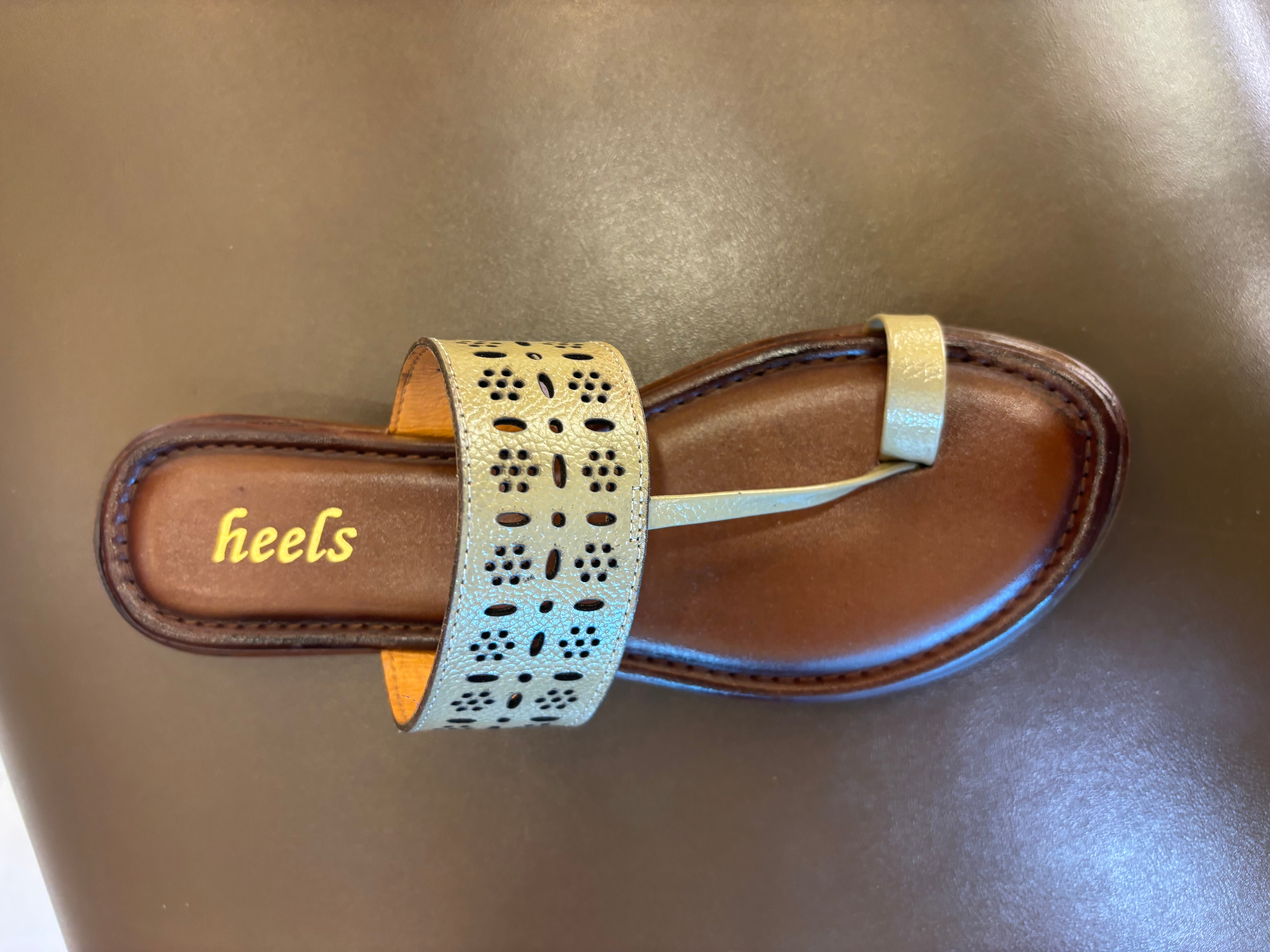 Doris Leather Thumb Kohlapuri Slippers - The Heels India