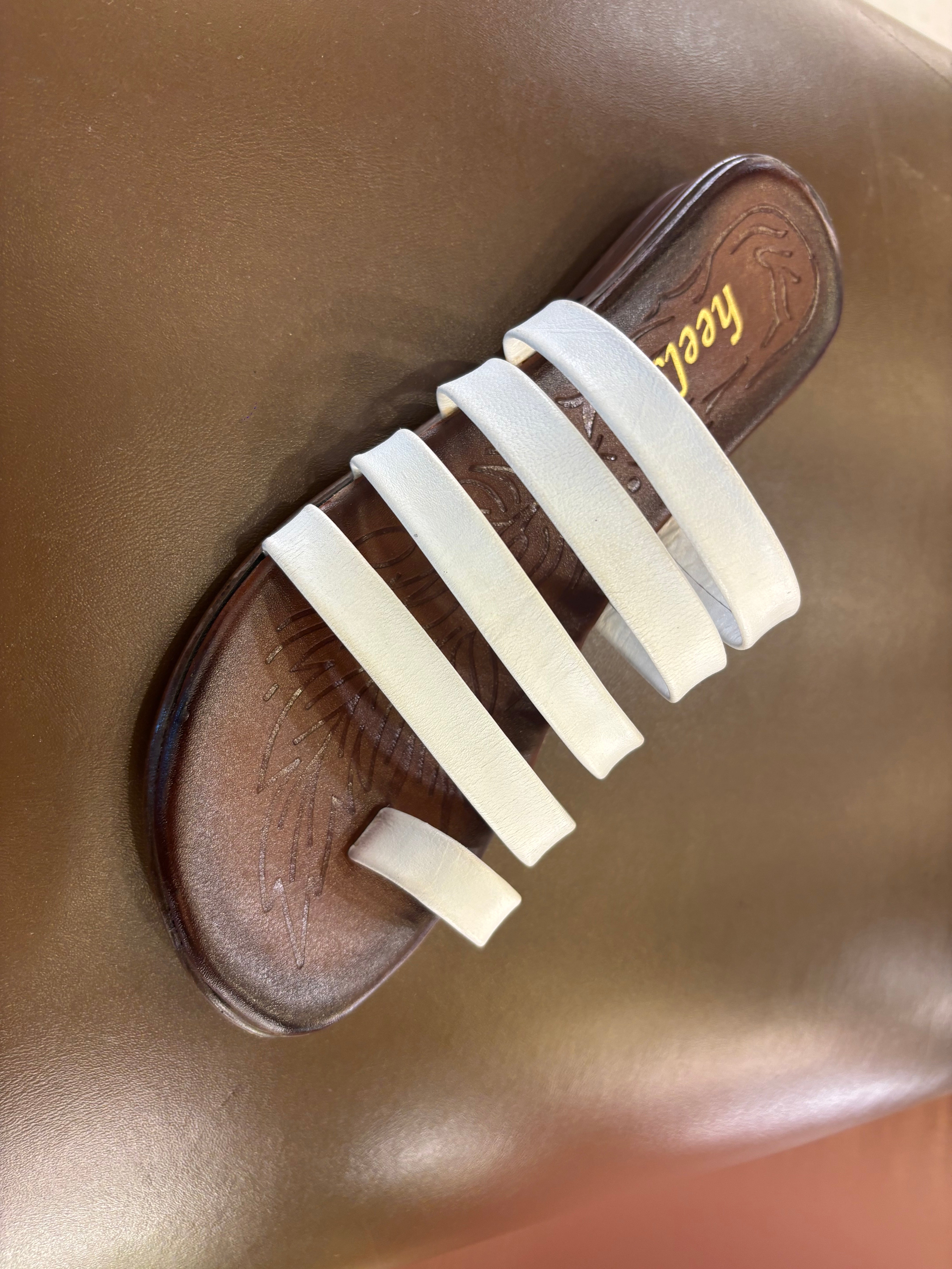 Joy Leather Thumb Strap Flat Slippers