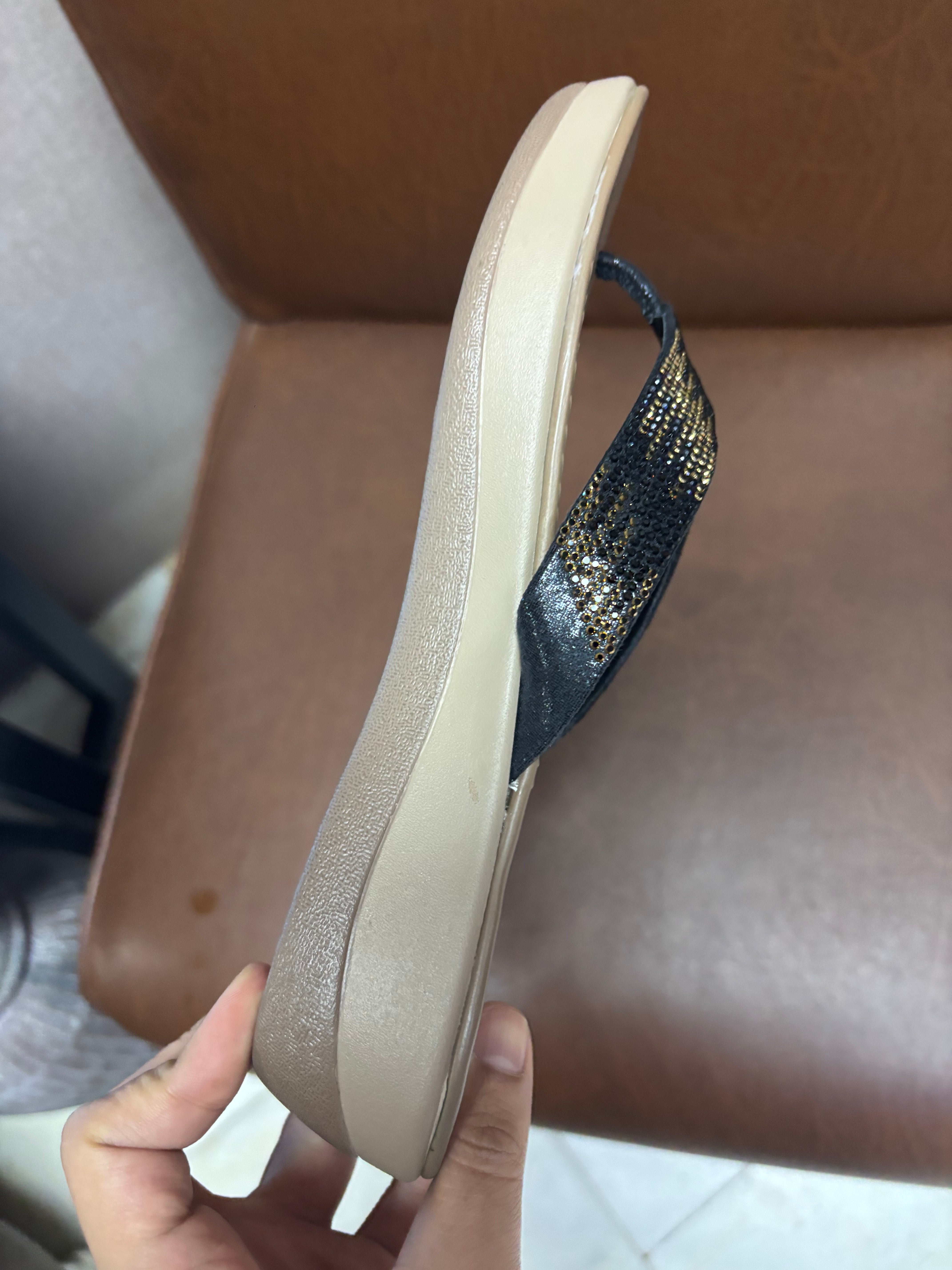 Esther Cushioned Bling V Slippers
