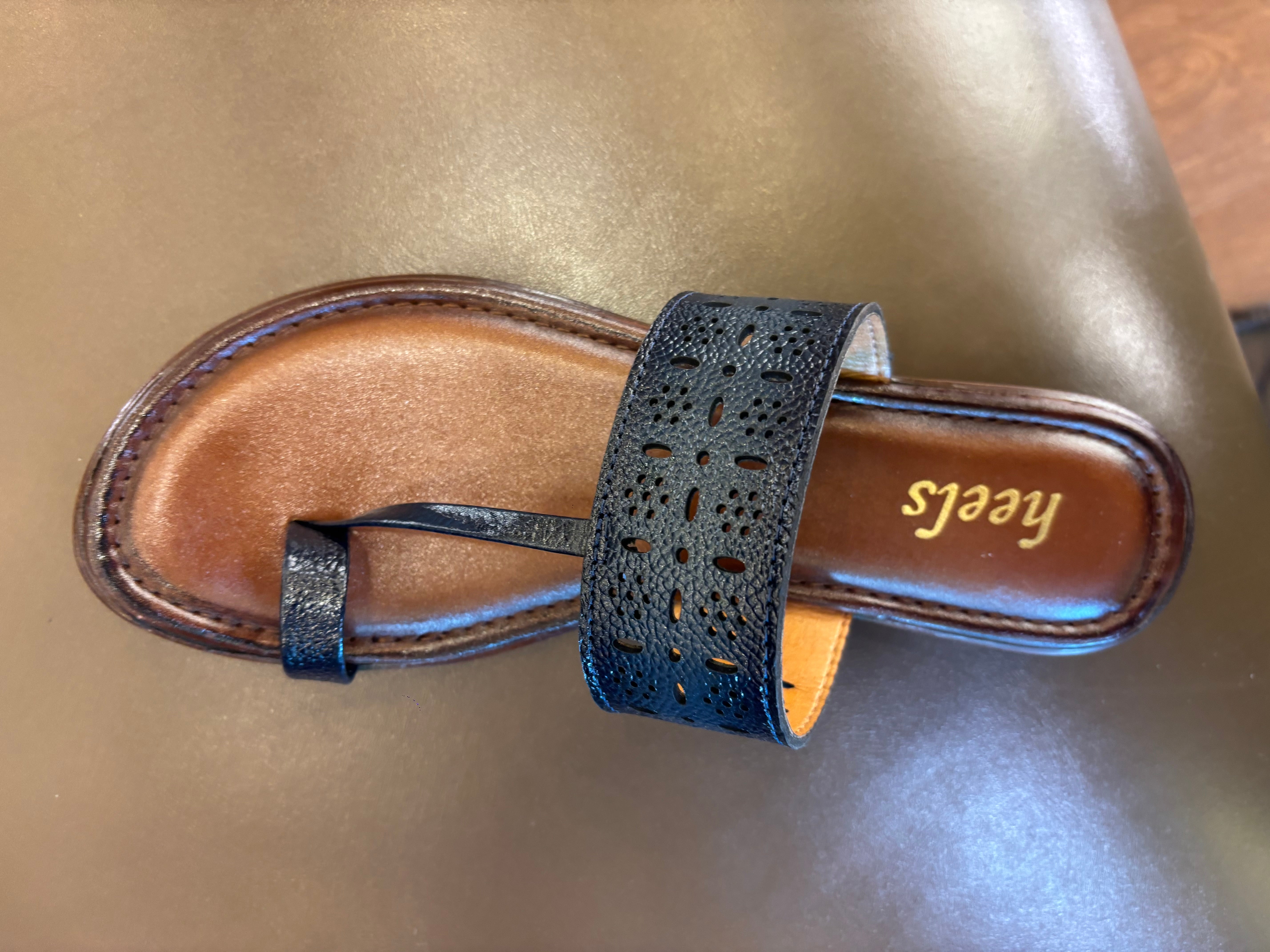 Doris Leather Thumb Kohlapuri Slippers