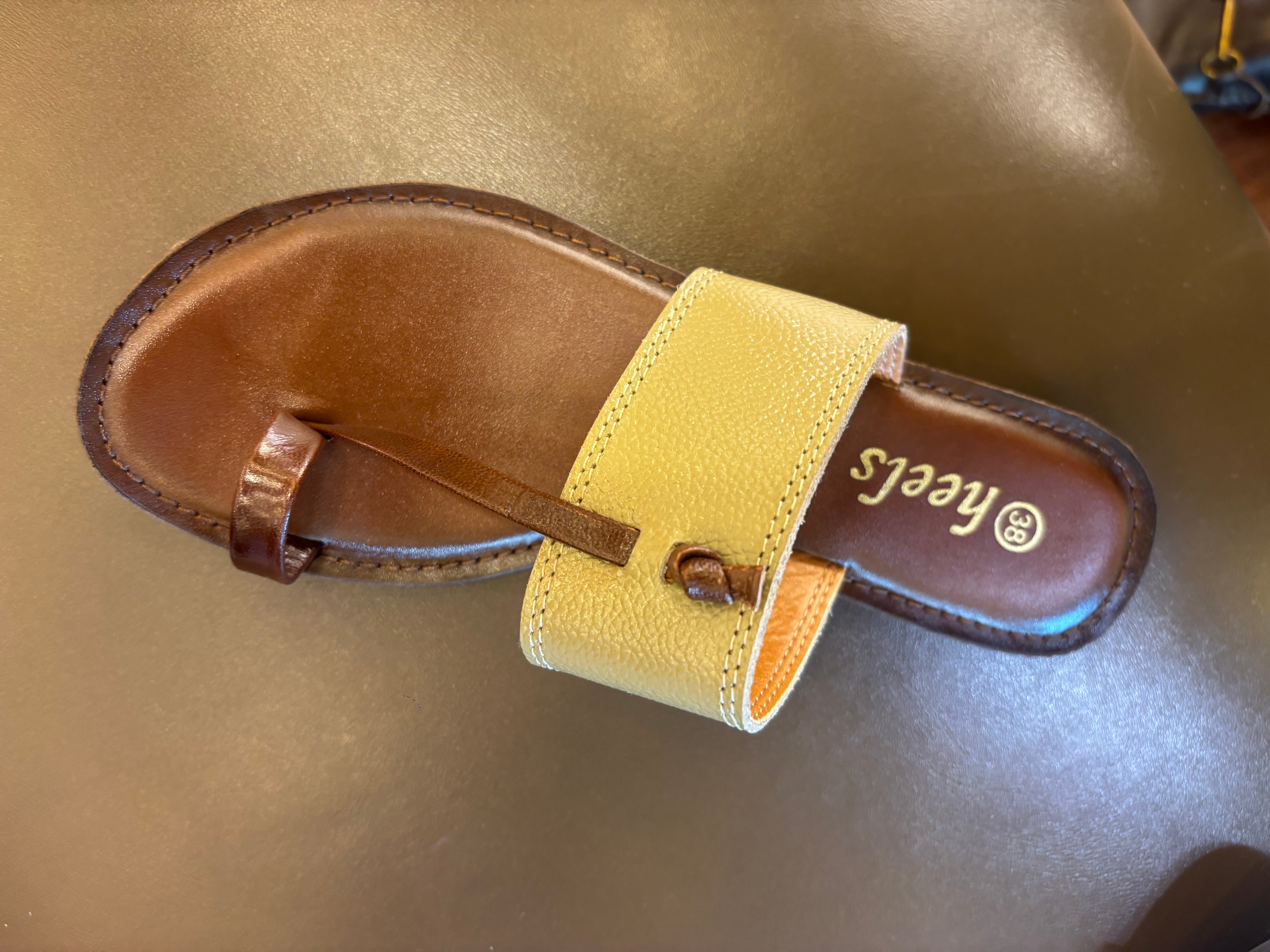 Blake Leather Thumb Kohlapuri Slippers - The Heels India