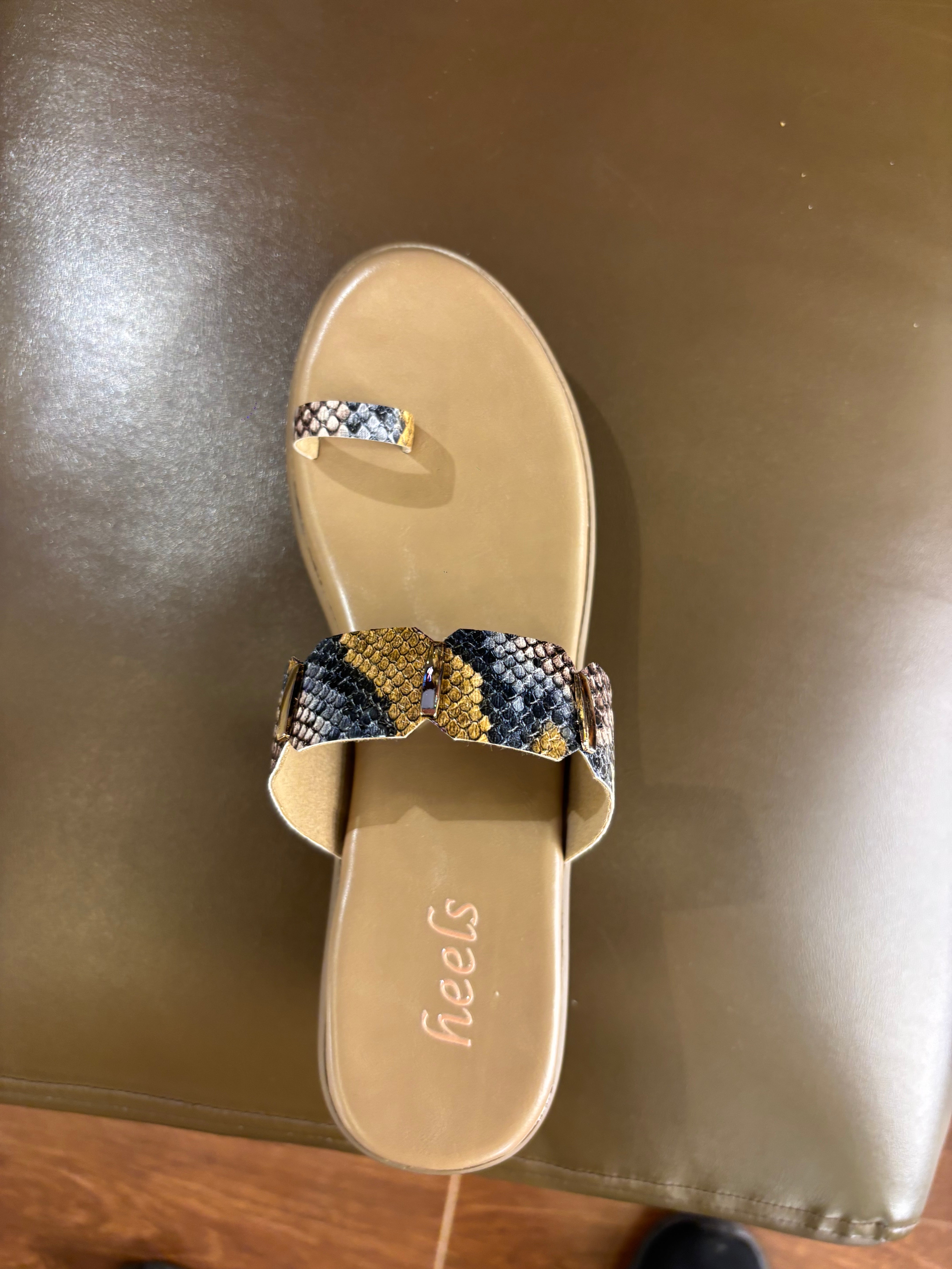 Quincy Comfort Wedge Heel Thumb Slippers