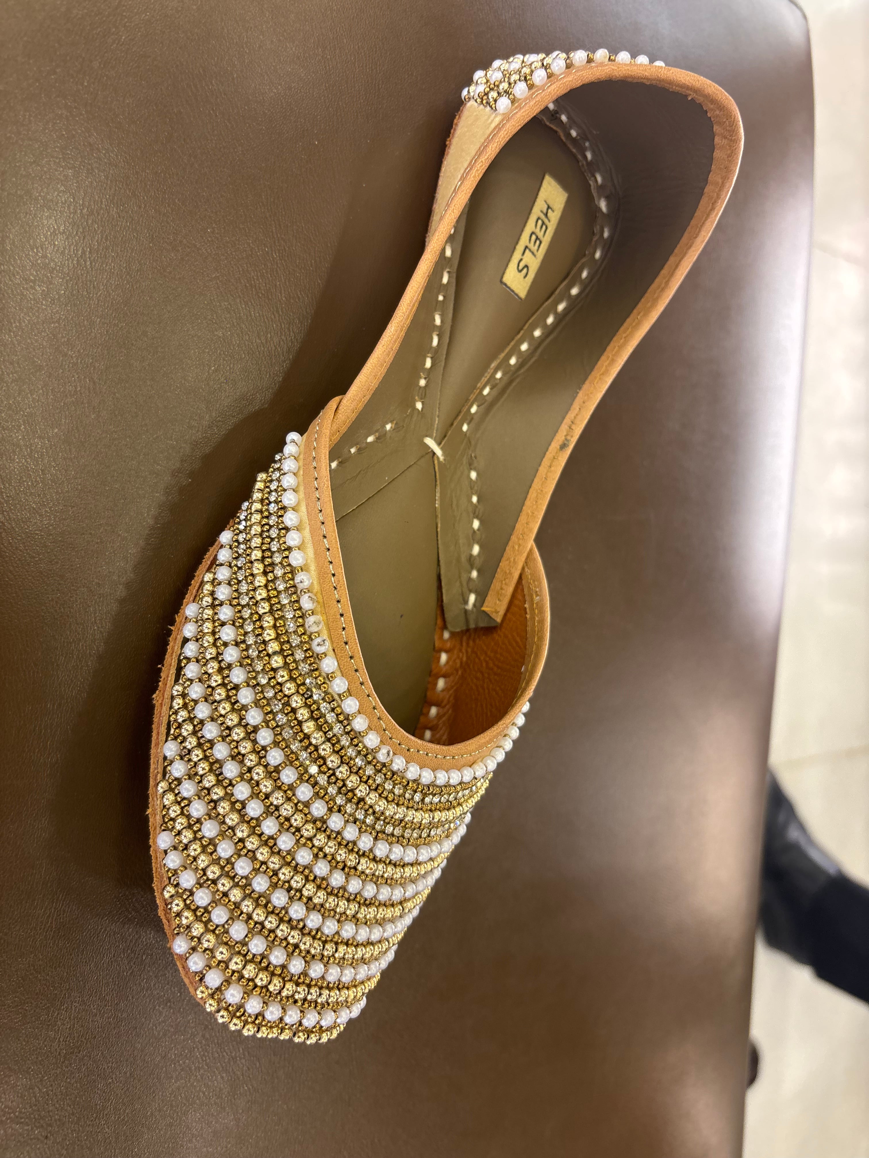 Noor Handcrafted Leather Juttis
