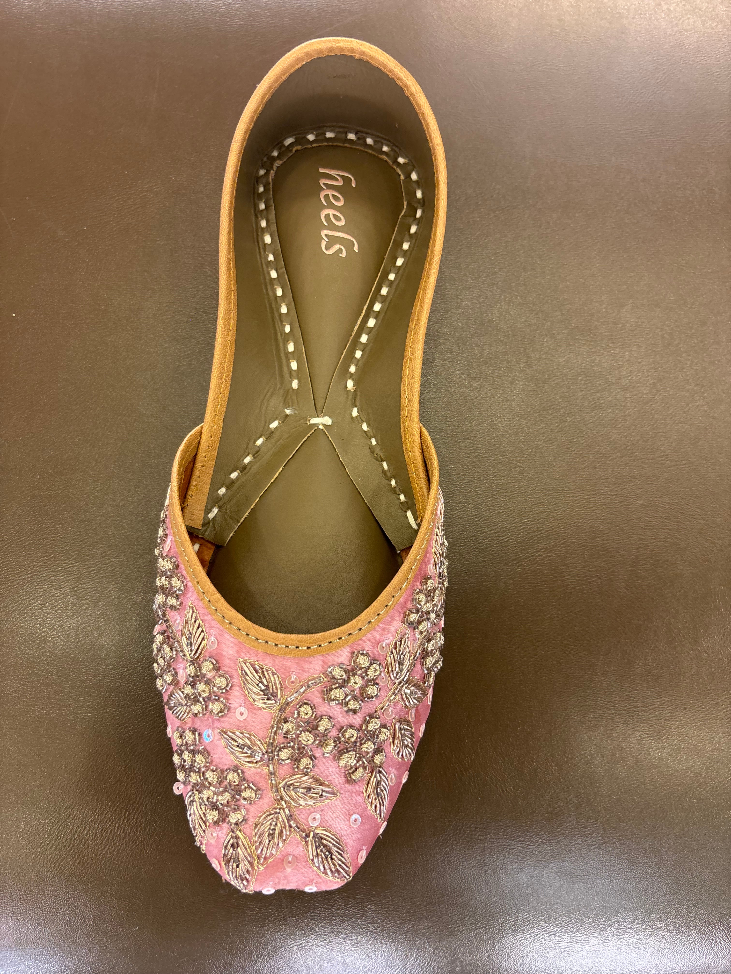 Mehr Handcrafted Leather Juttis