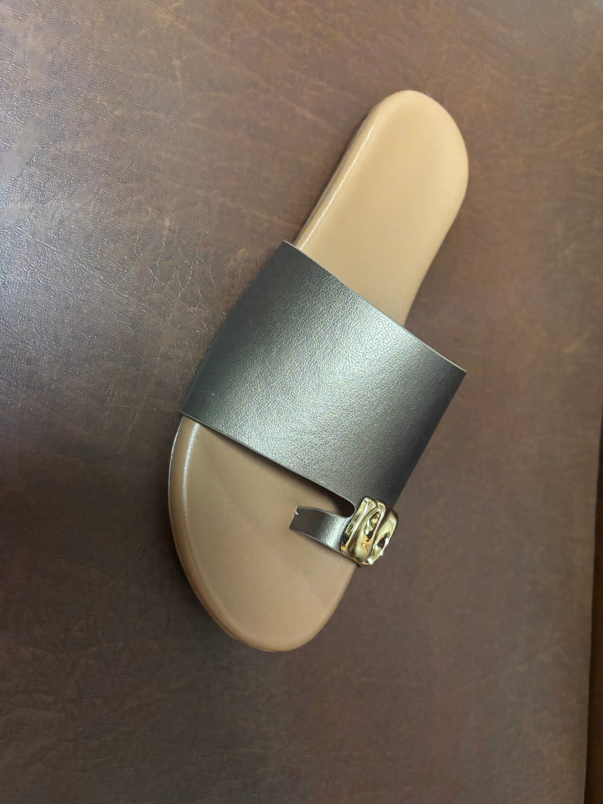 Doris Thumb Embellishment Slippers