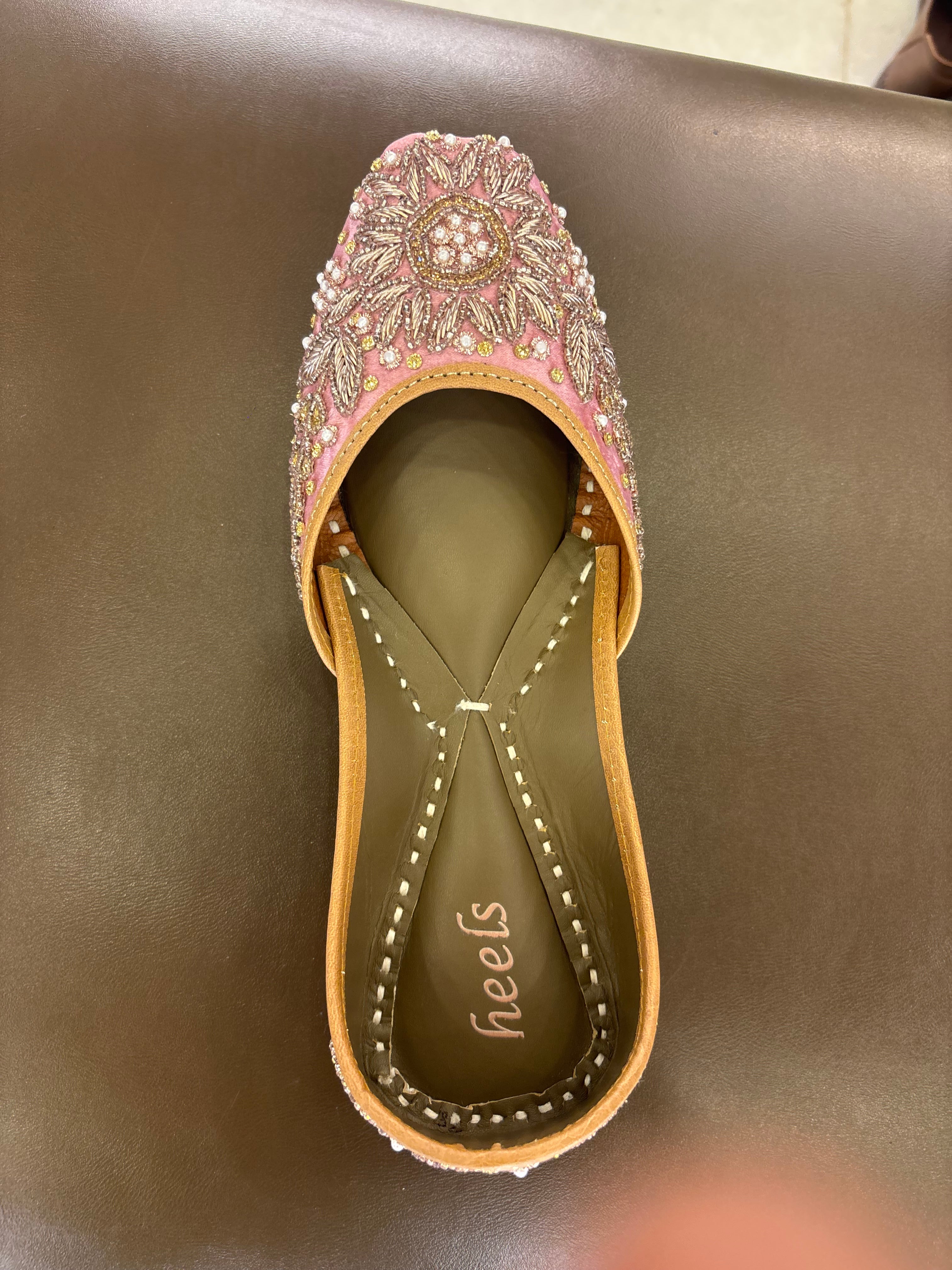 Mehreen Handcrafted Leather Juttis