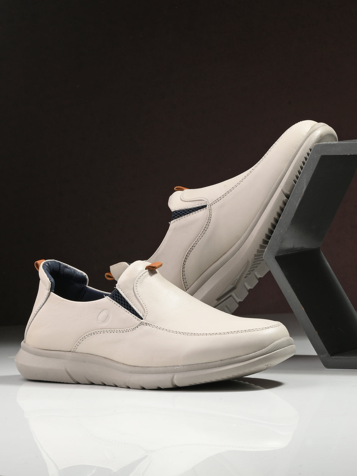 Hunter Leather Sneakers Shoes Zero Gravity - The Heels India