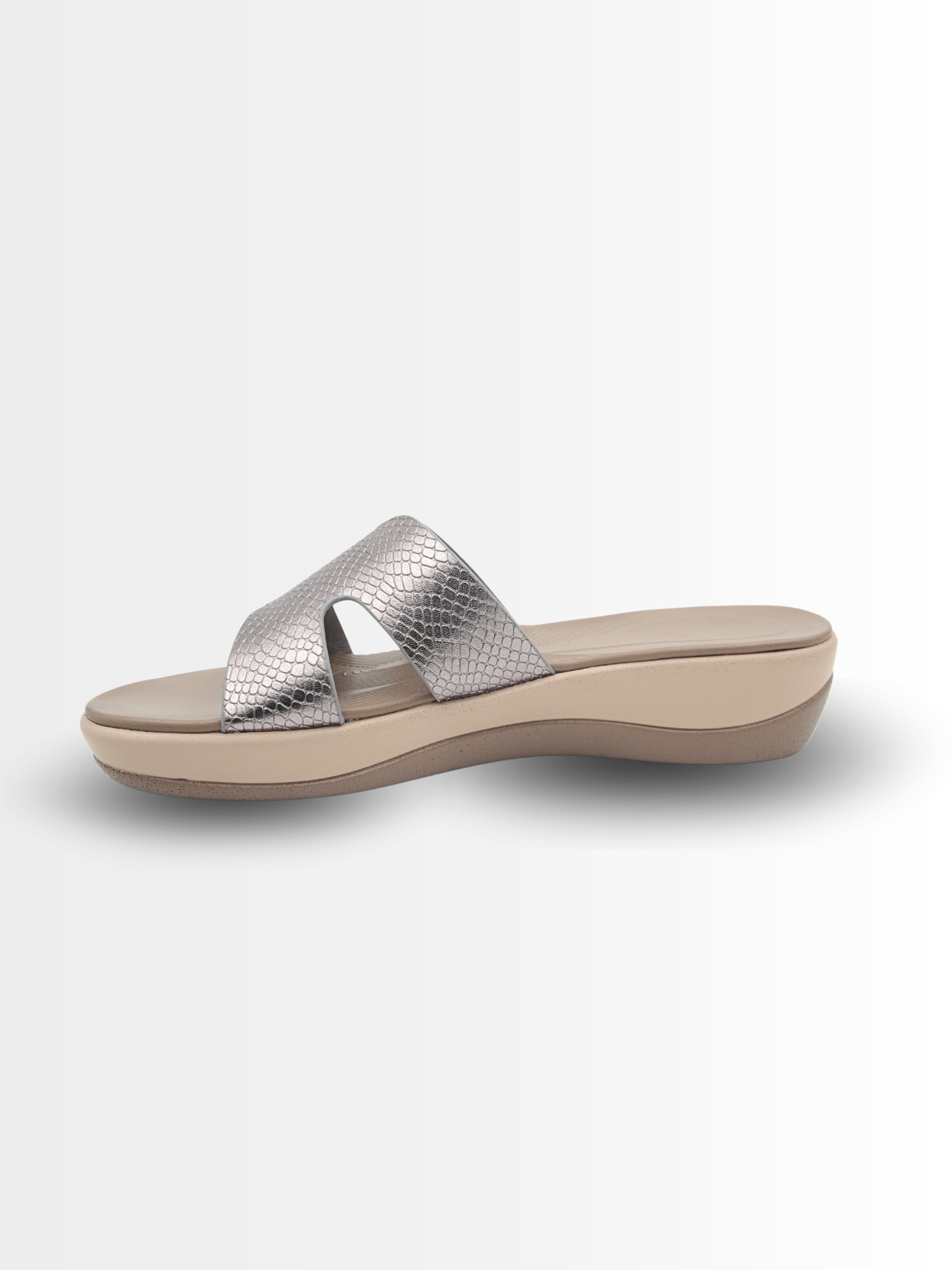 Fergie Cushioned Sliders