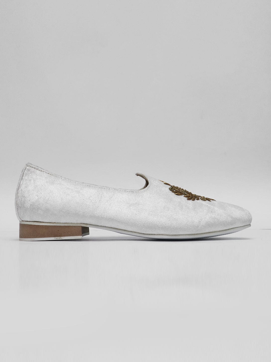 Zohra Pearl White Embroidered Jooti - The Heels India