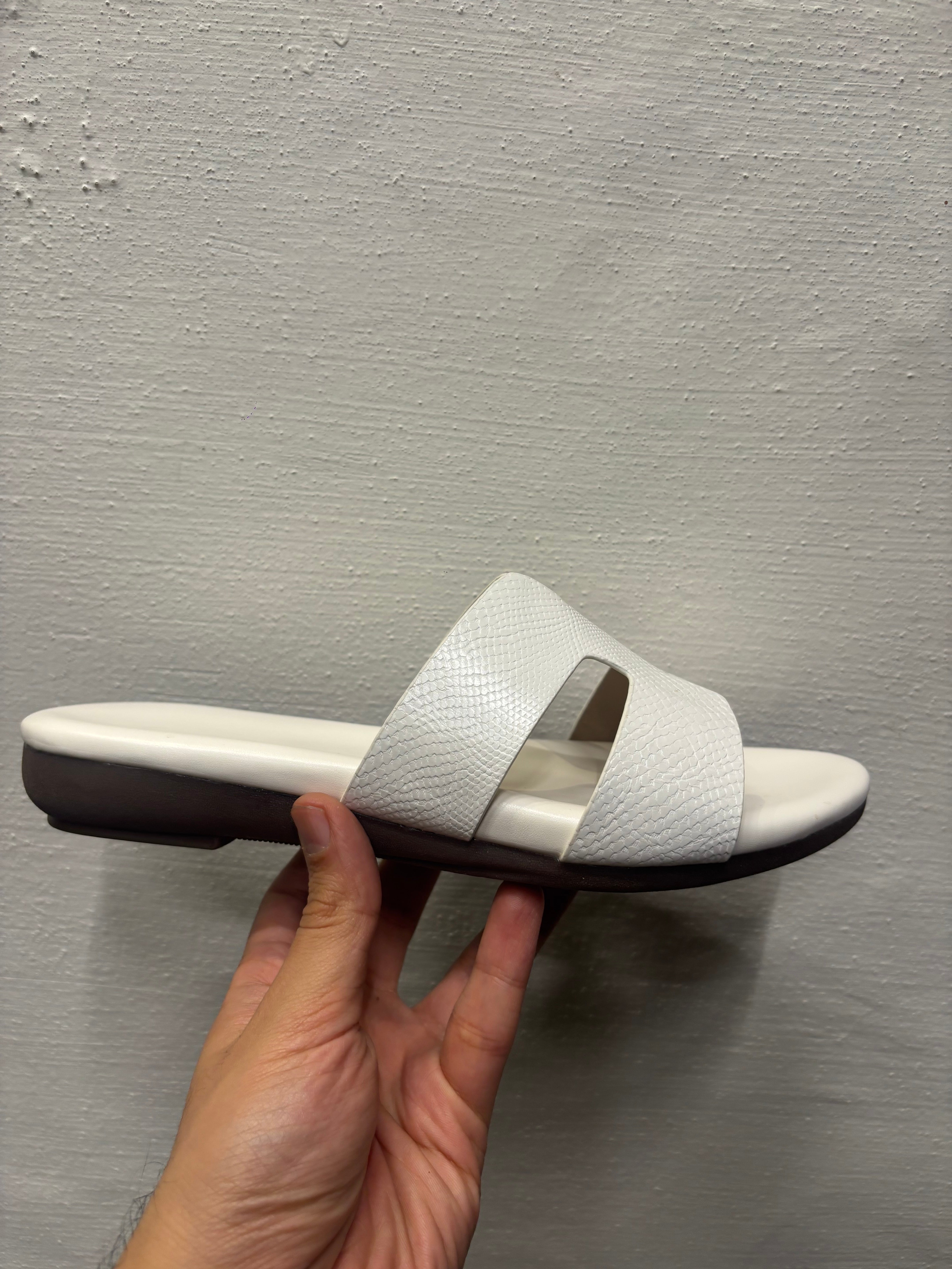 Abigail Cushioned Sliders