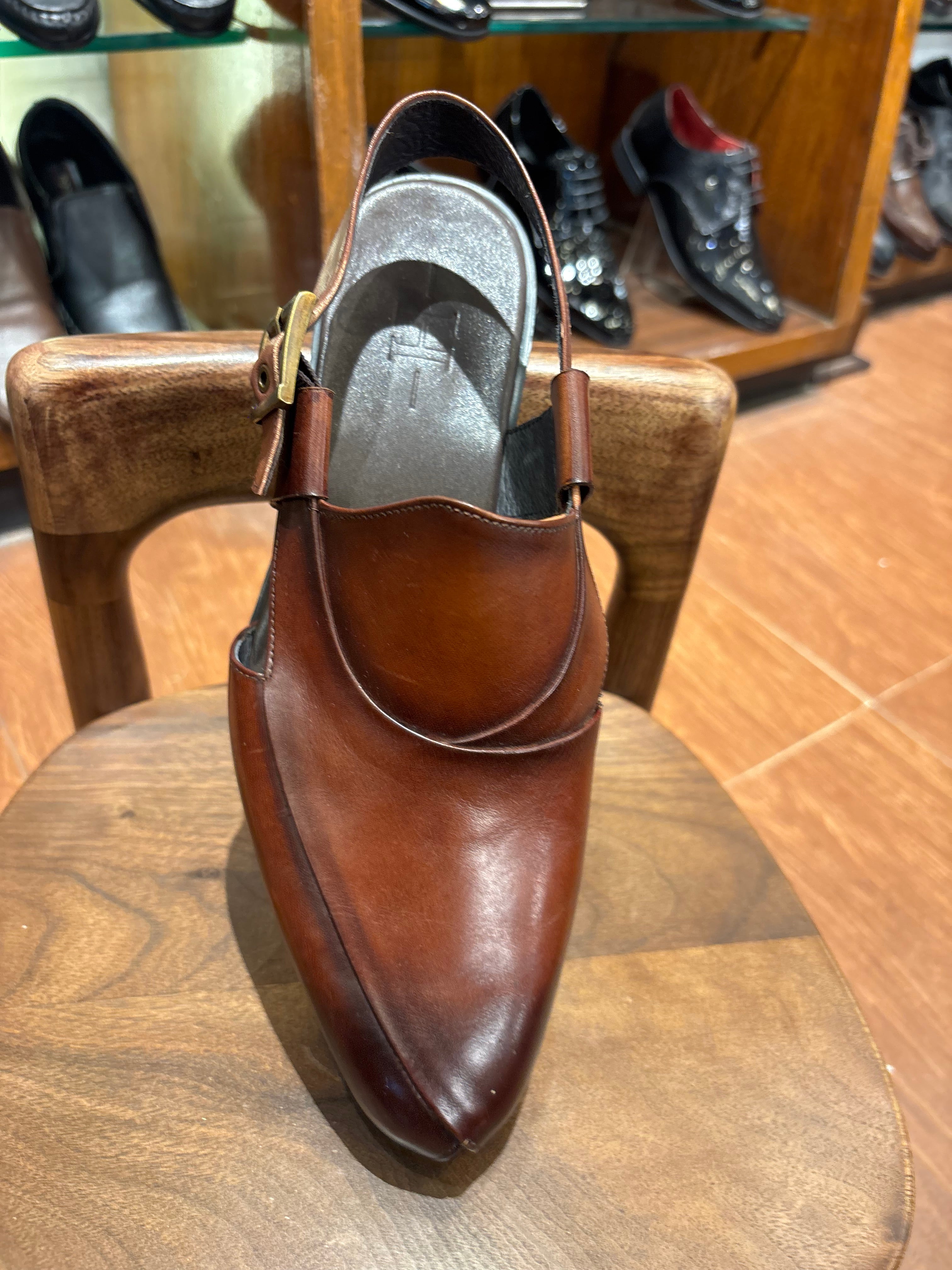 Demarzio Leather Ethnic Peshawari Sandals