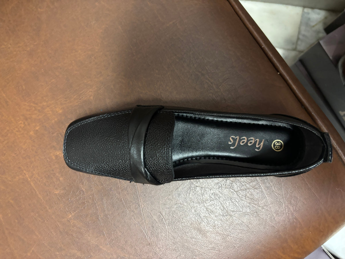 Swirl Classic Leather Loafers