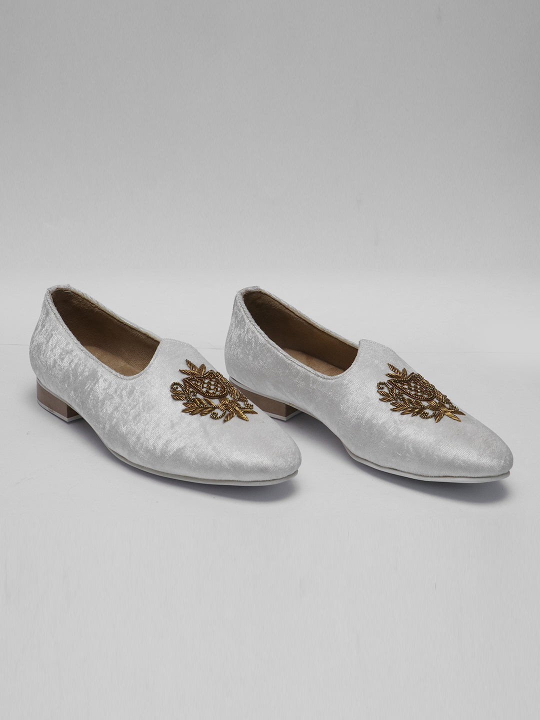 Zohra Pearl White Embroidered Jooti - The Heels India