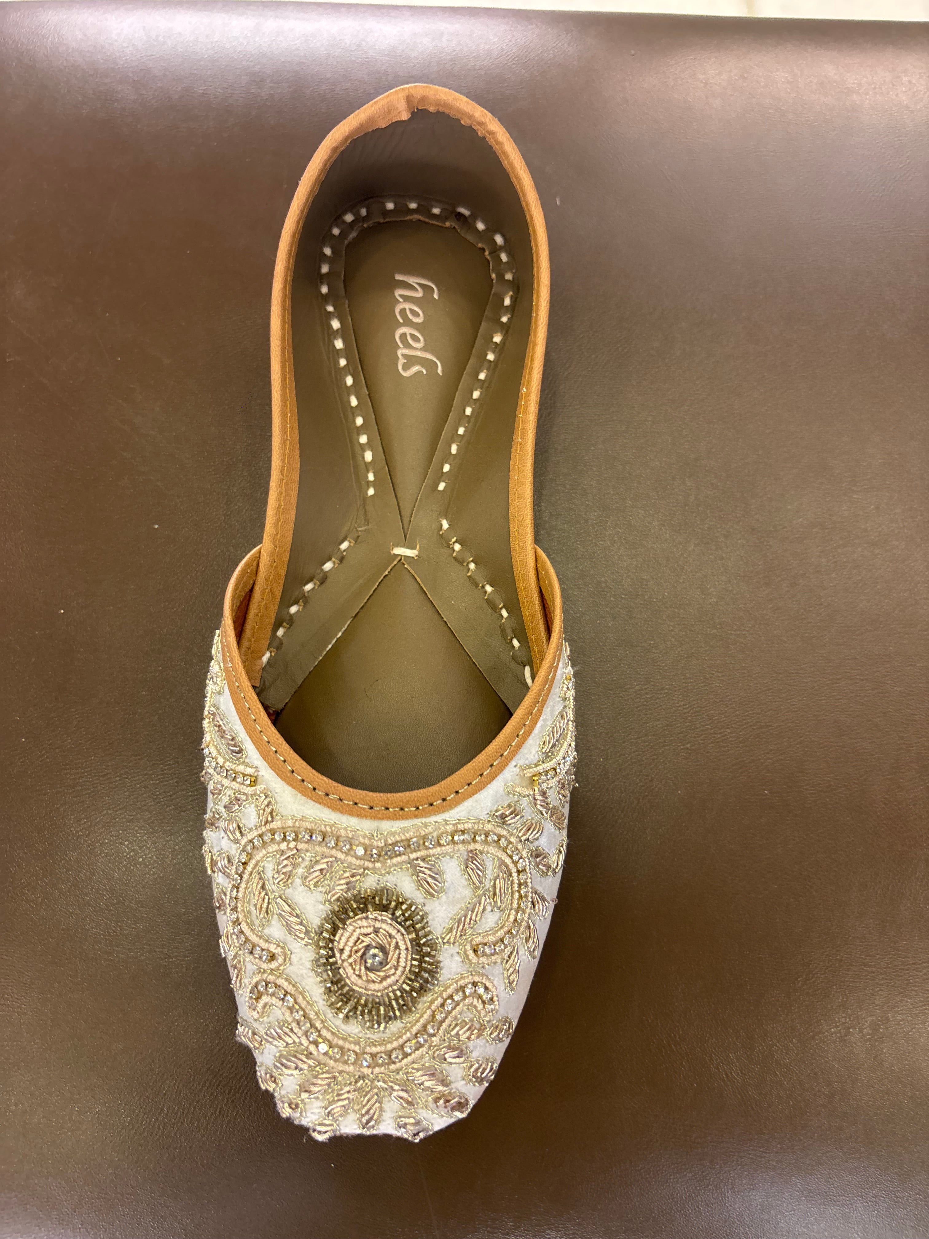 Yasmin Handcrafted Leather Juttis