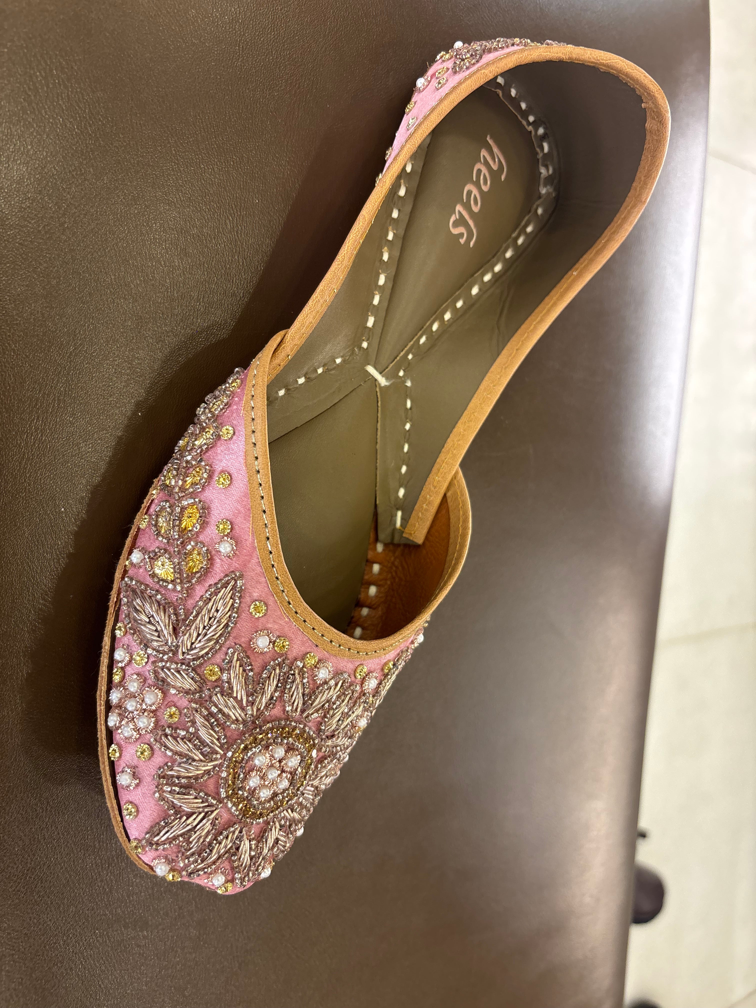 Mehreen Handcrafted Leather Juttis