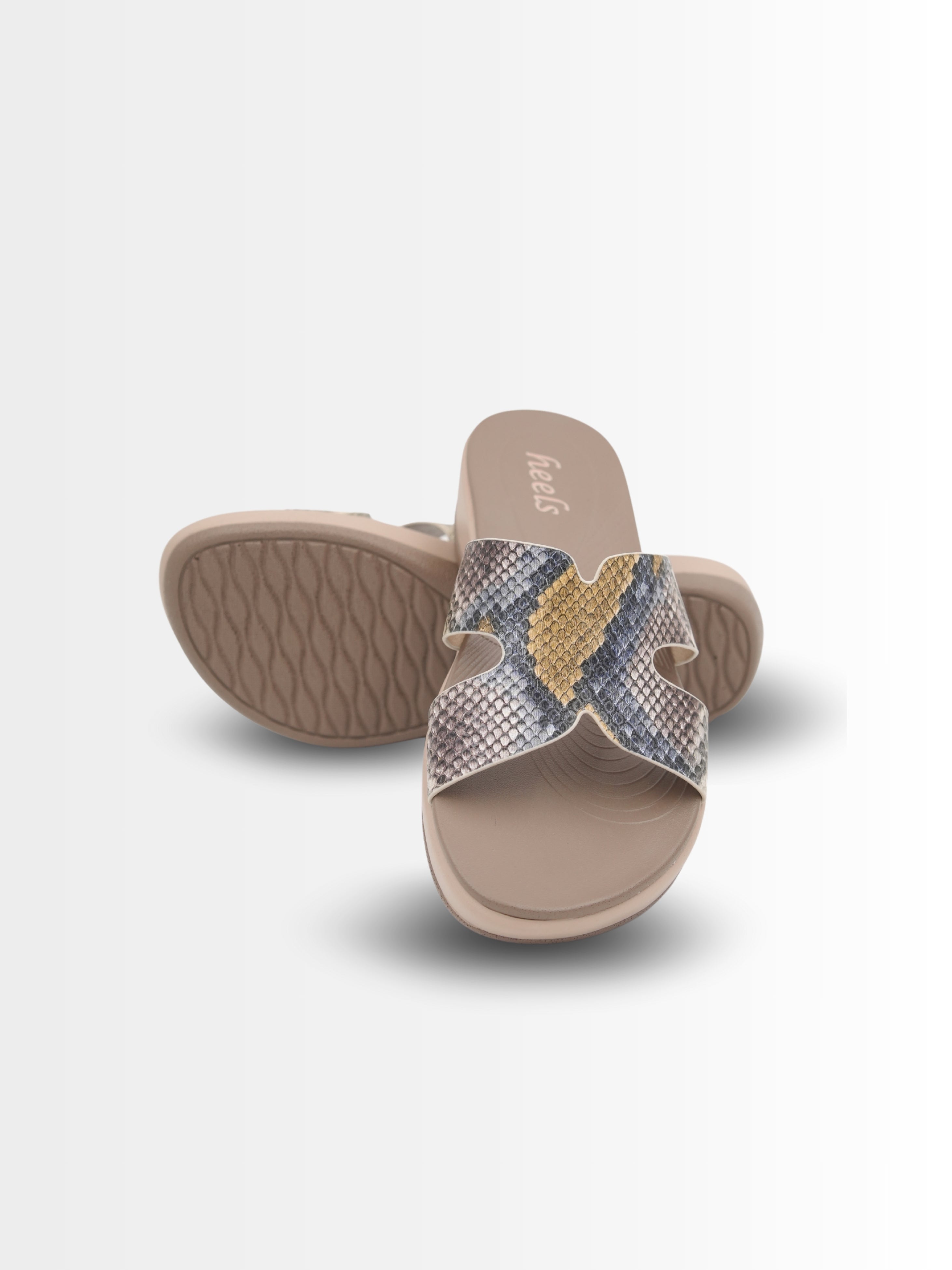 Fergie Cushioned Sliders