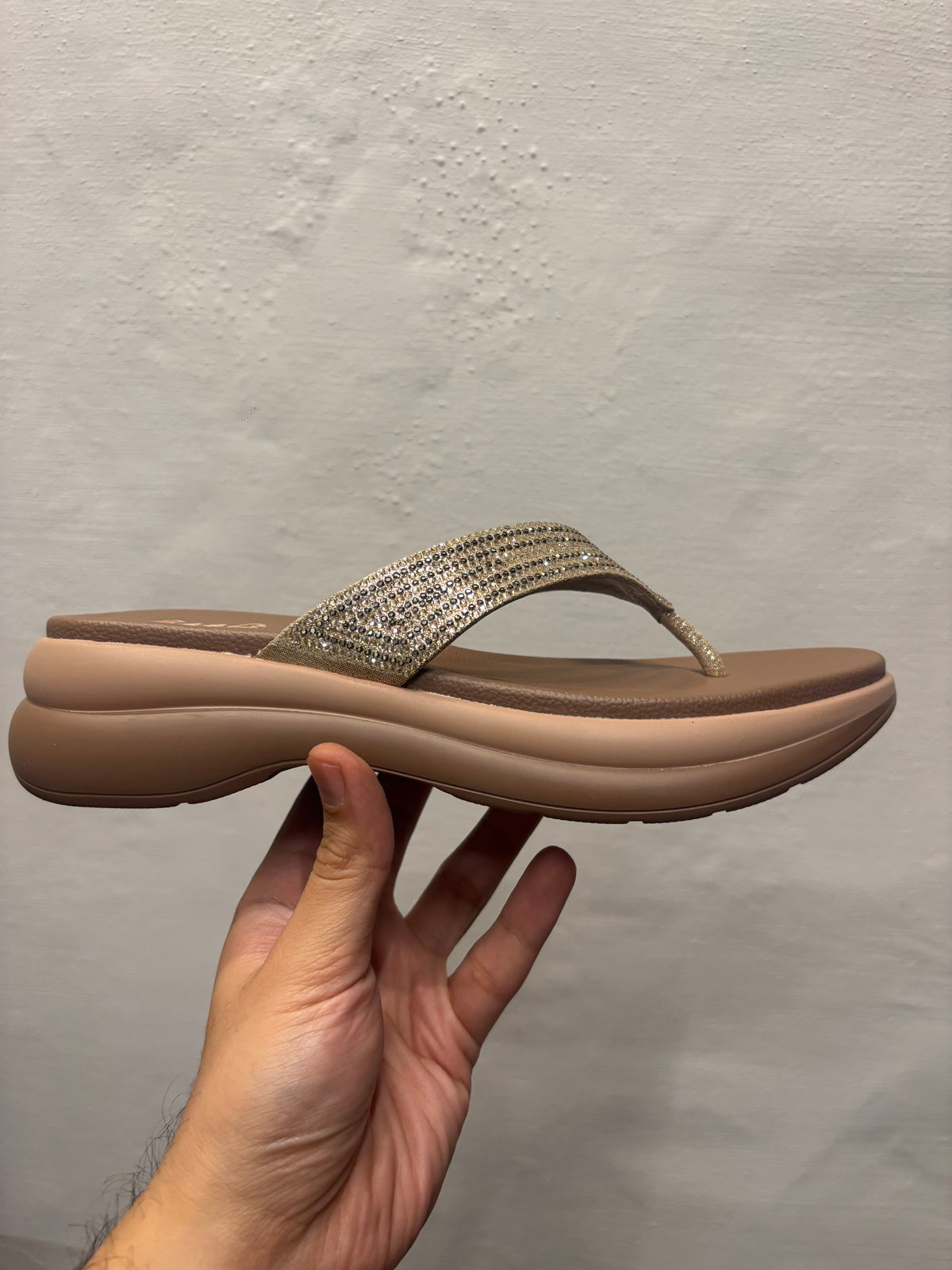 Noreli Cushioned Chunky Bling V Strap Slippers