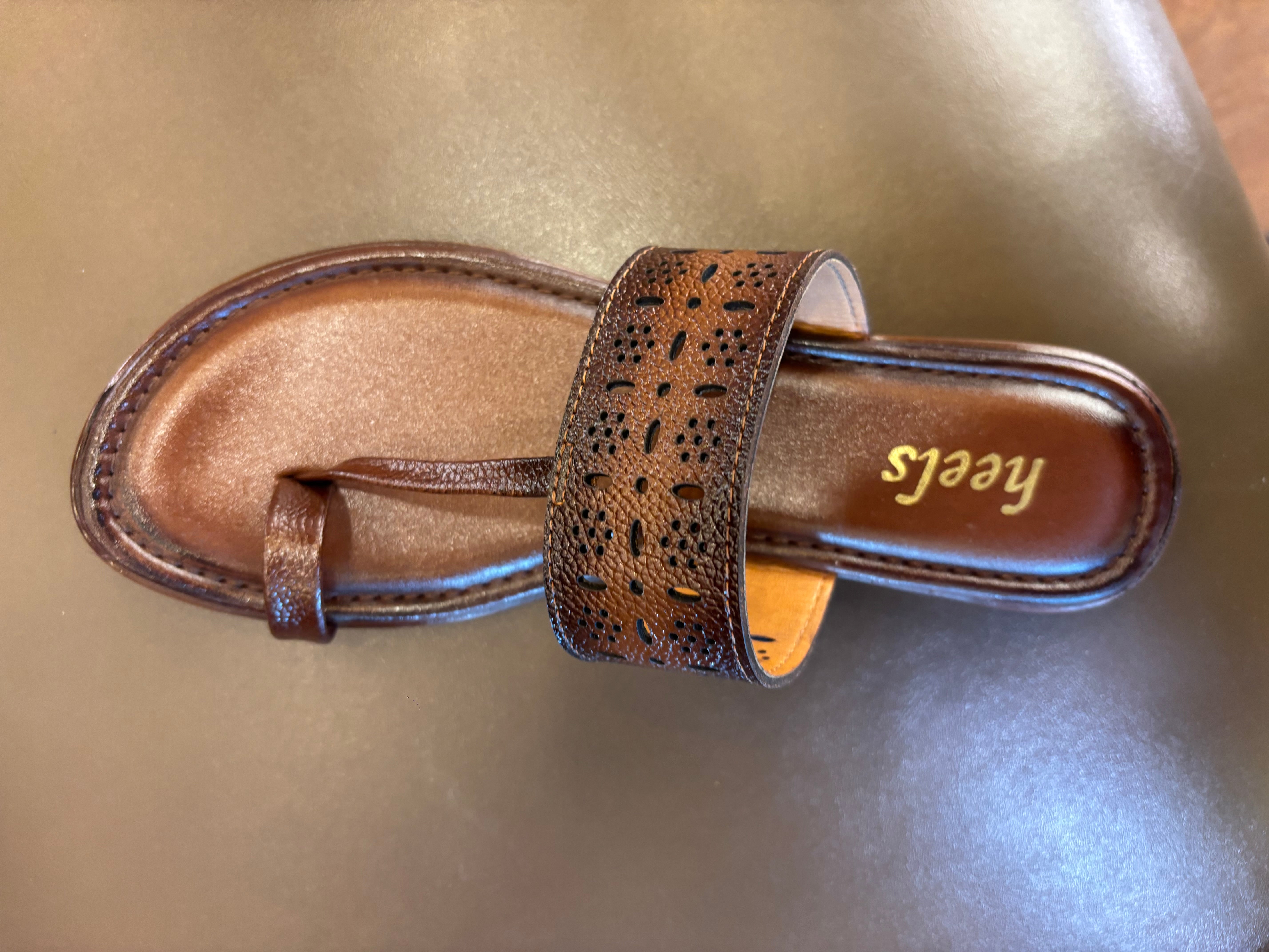Doris Leather Thumb Kohlapuri Slippers