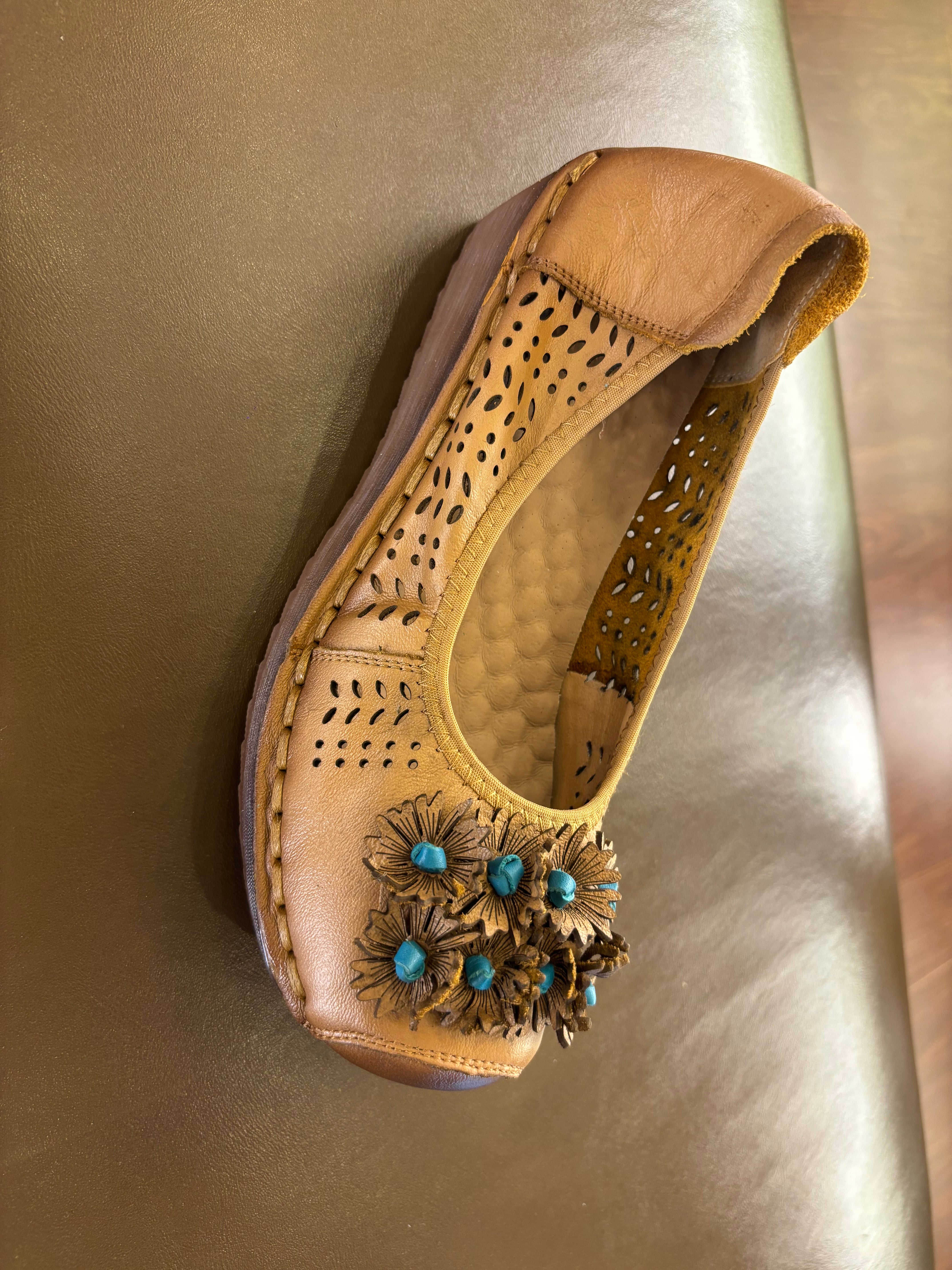 Flora 6.0 Premium Leather Cushioned Wedge Ballerinas
