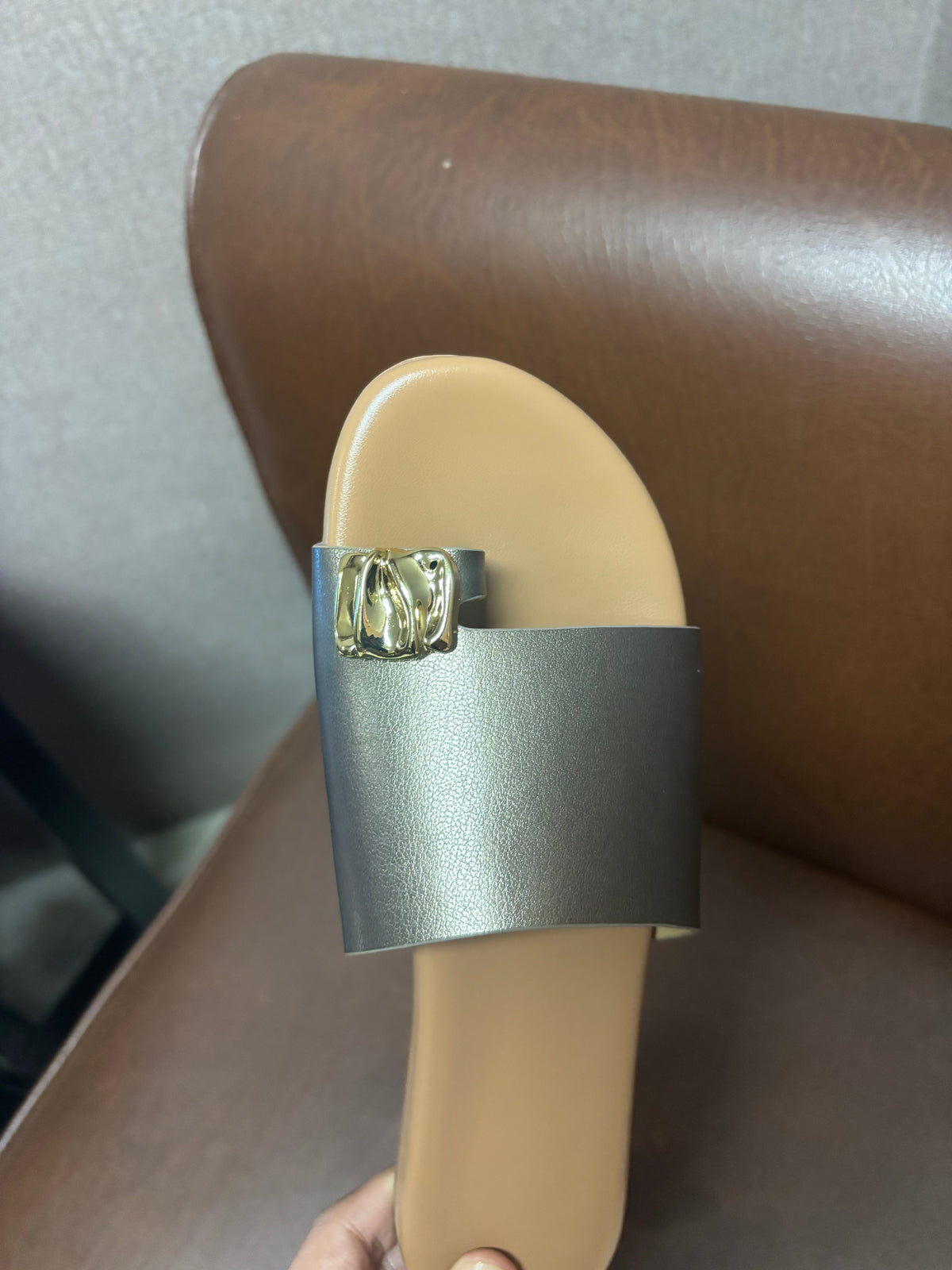 Doris Thumb Embellishment Slippers