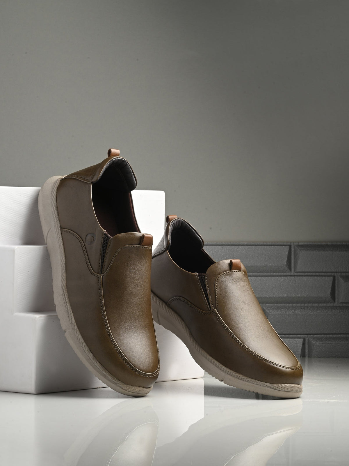 Hunter Leather Sneakers Shoes Zero Gravity - The Heels India