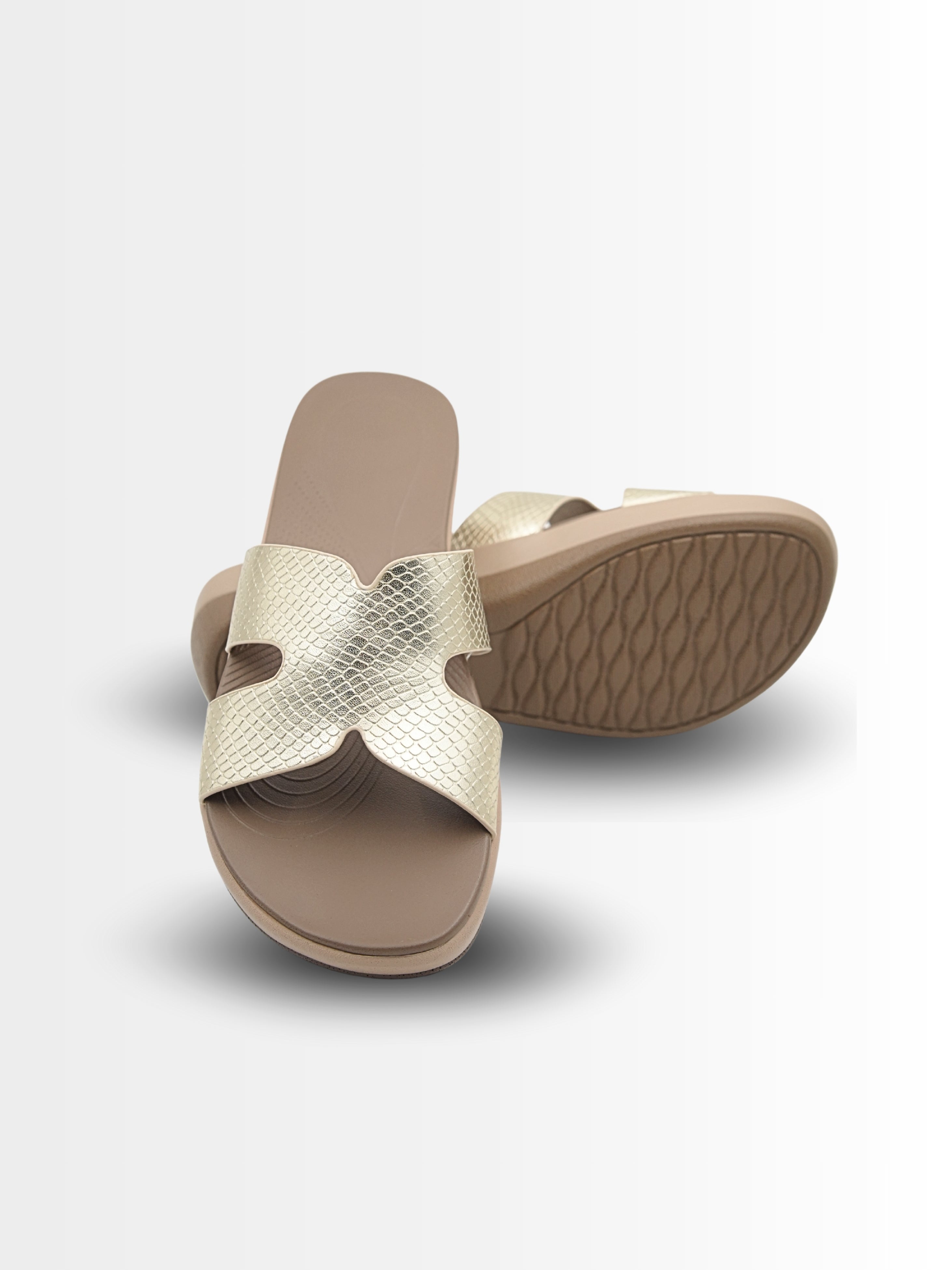 Fergie Cushioned Sliders