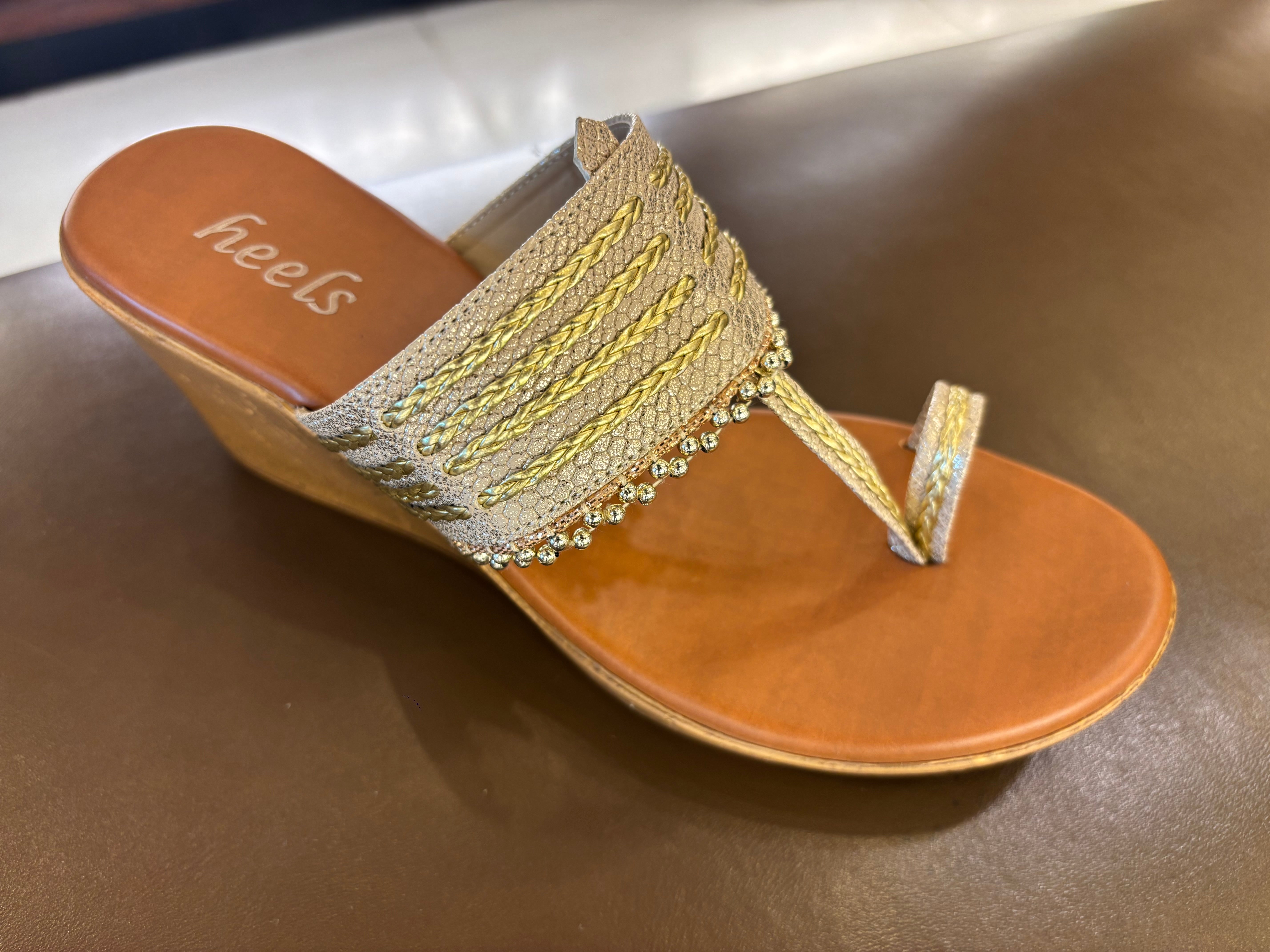 Zeeba Wedge Heel Kohlapuris