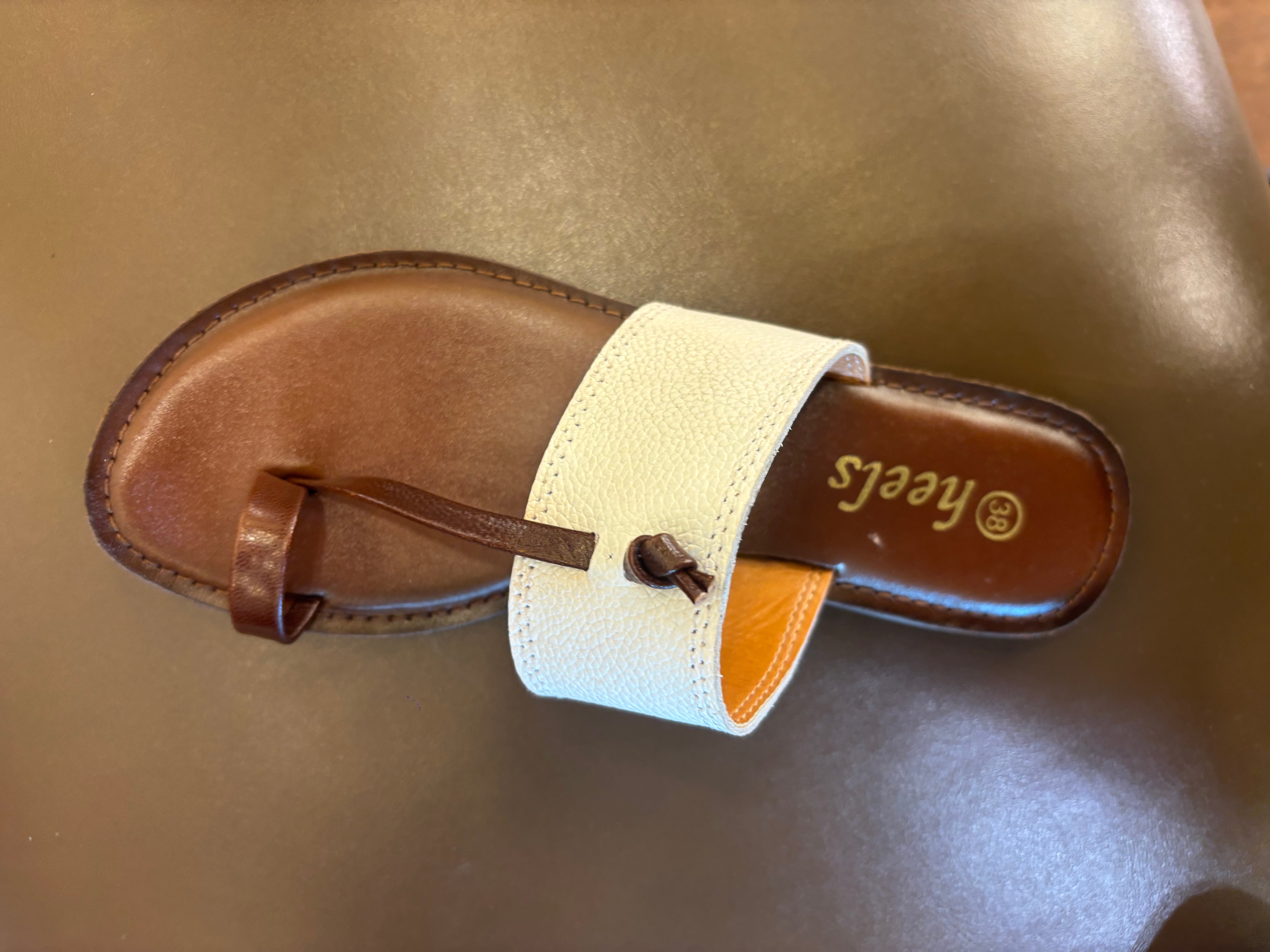 Blake Leather Thumb Kohlapuri Slippers - The Heels India