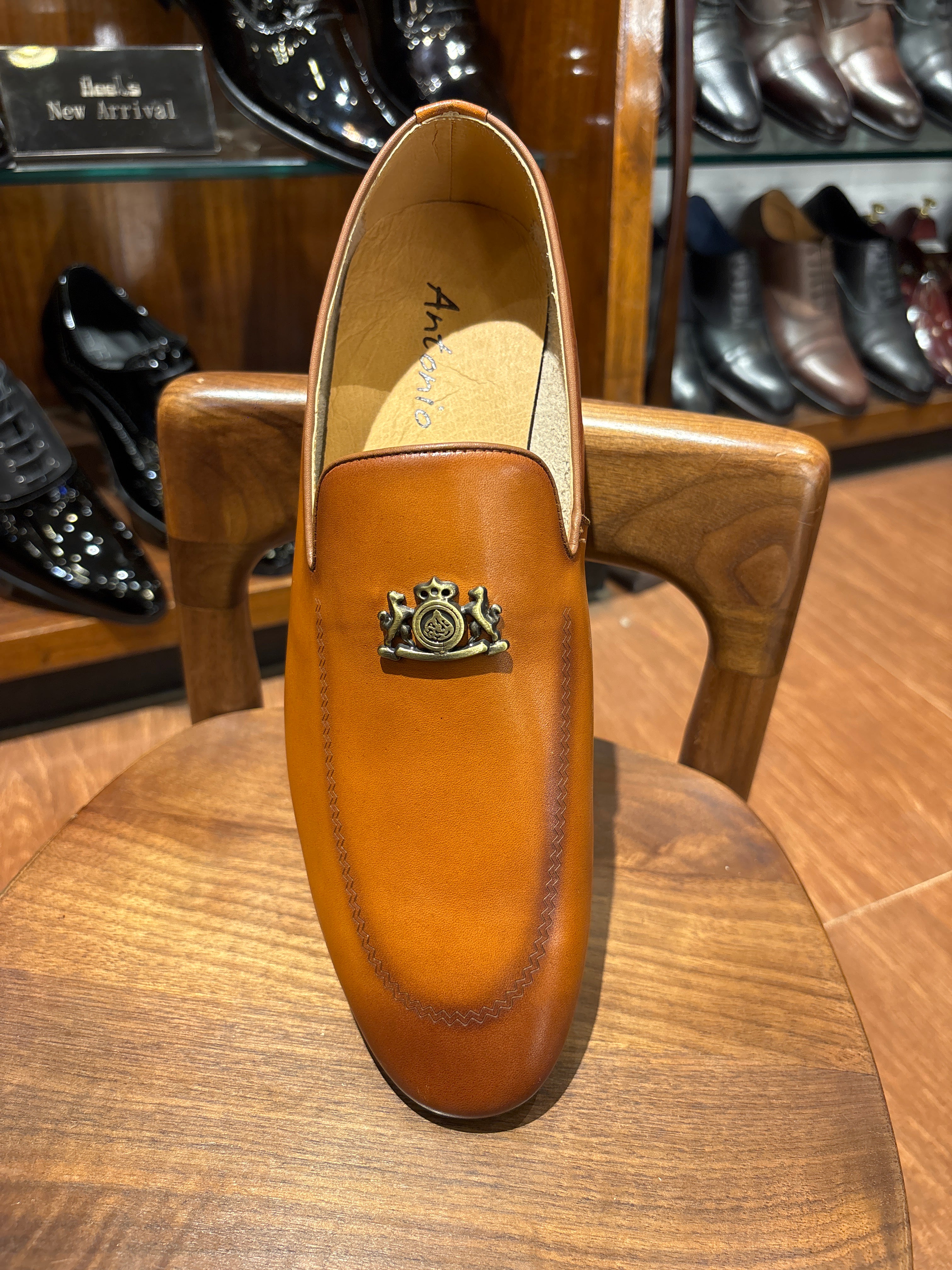 Elliot Leather Crown Ethnic Slip-ons - The Heels India