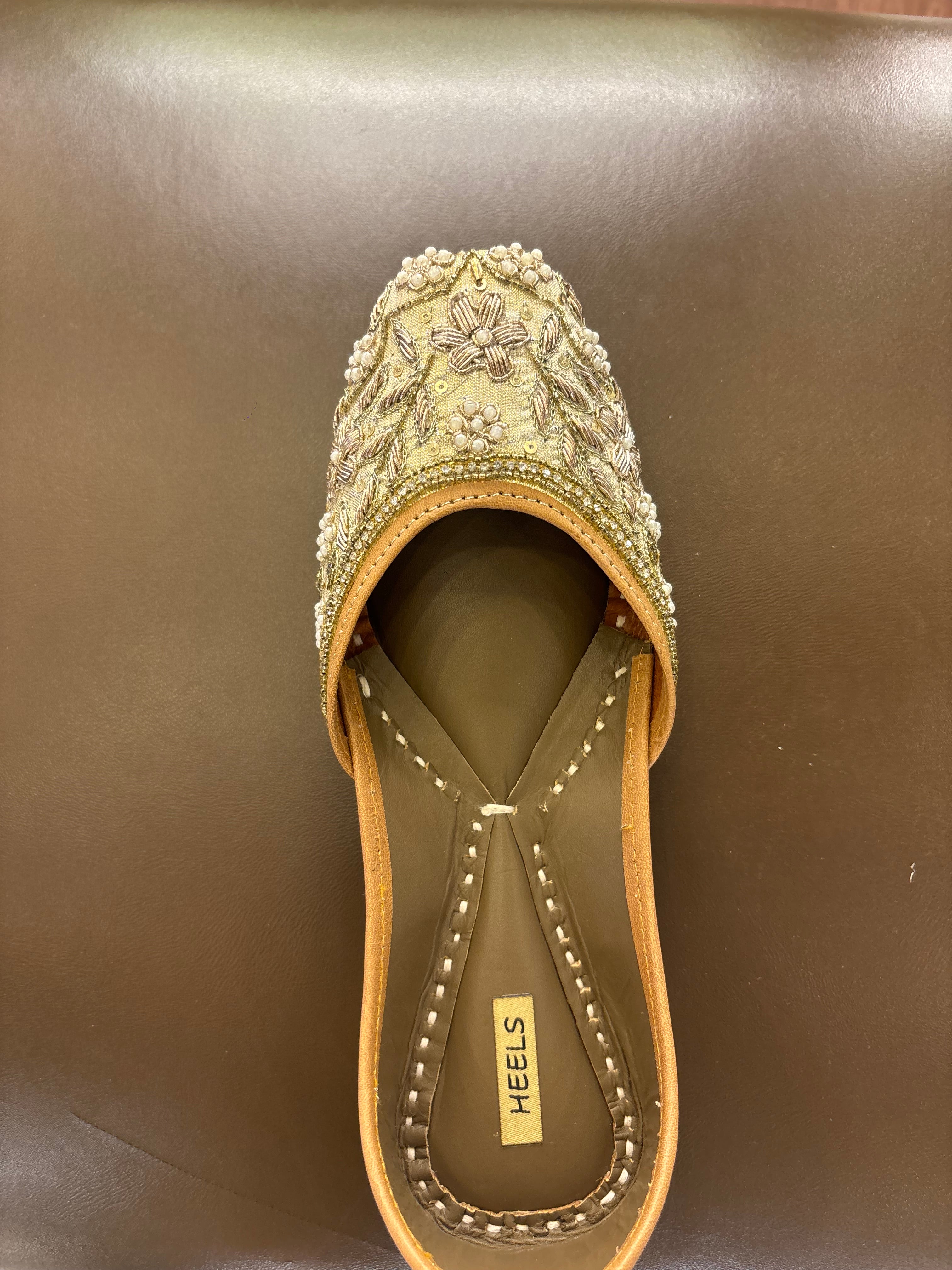 Sanaa Handcrafted Leather Juttis