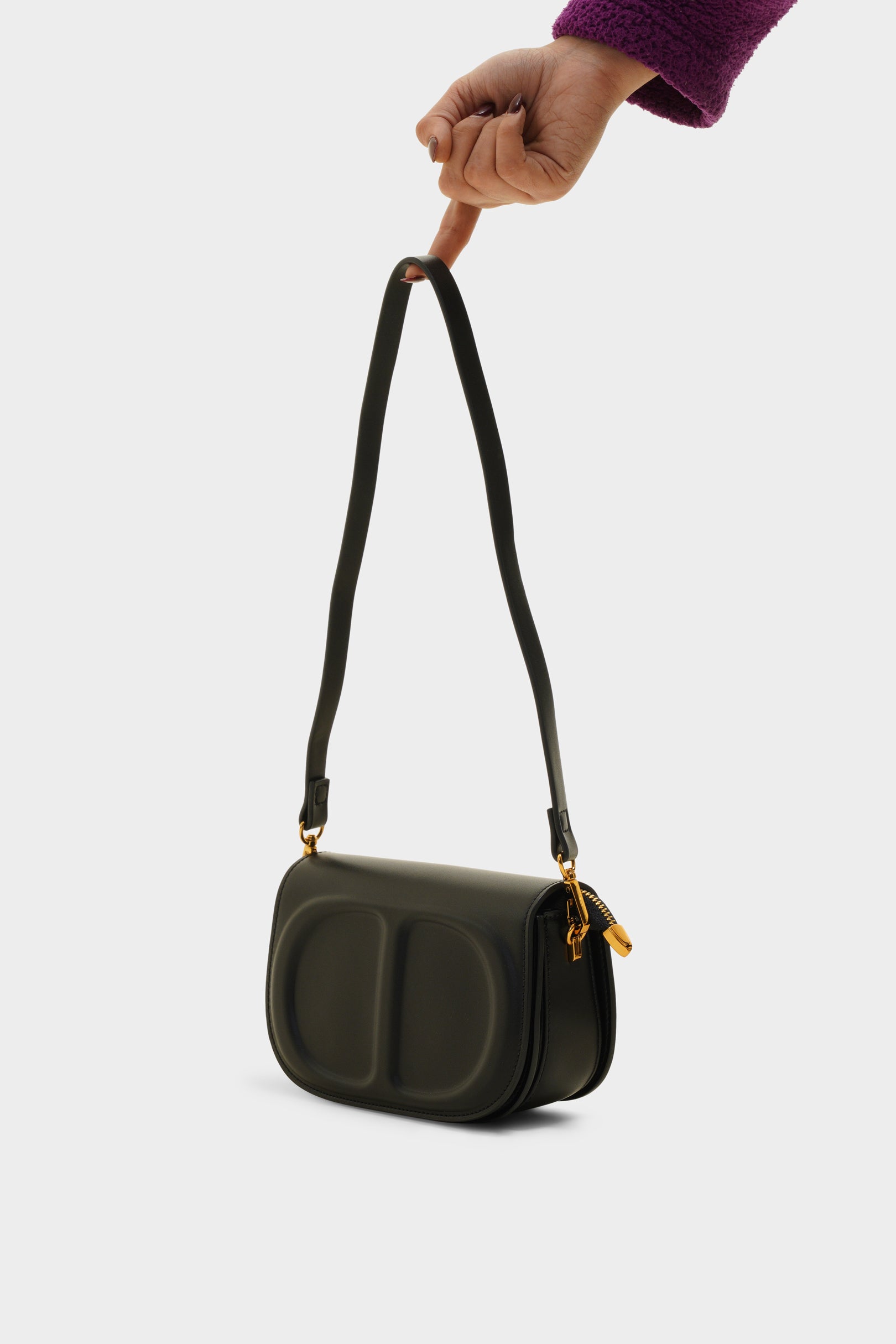 Danielle black sling bag - The Heels India