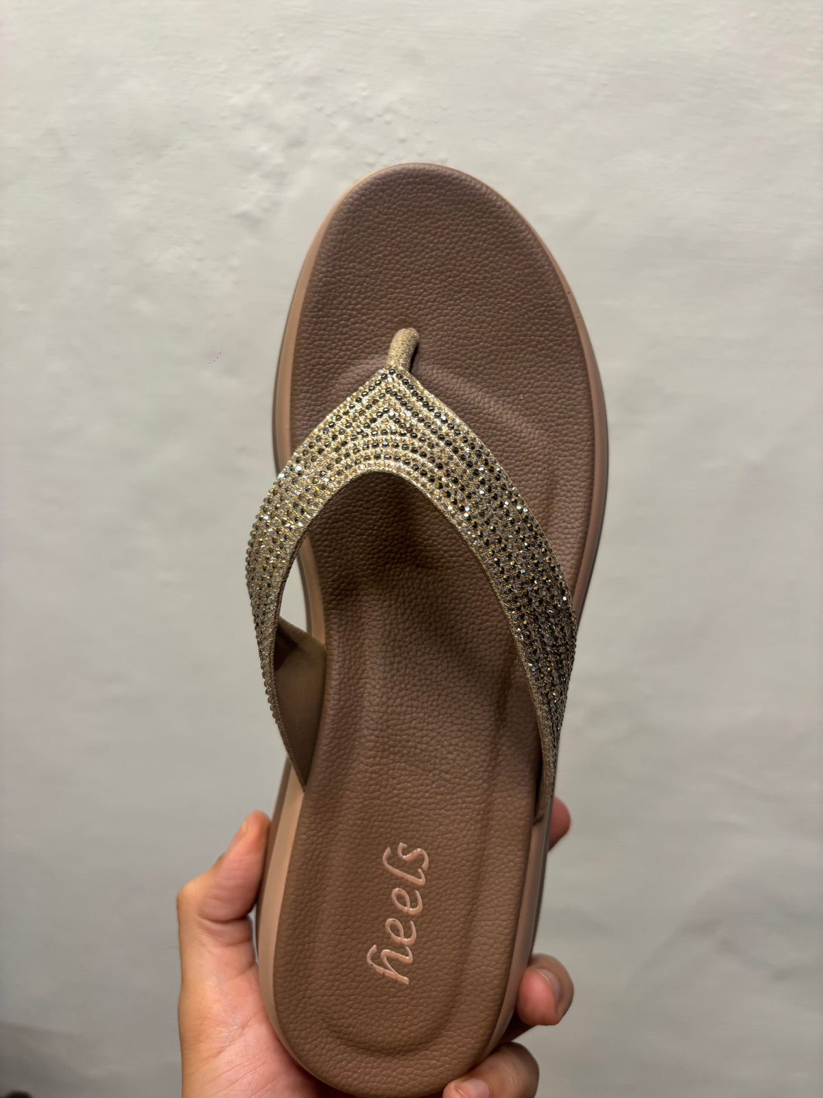 Noreli Cushioned Chunky Bling V Strap Slippers