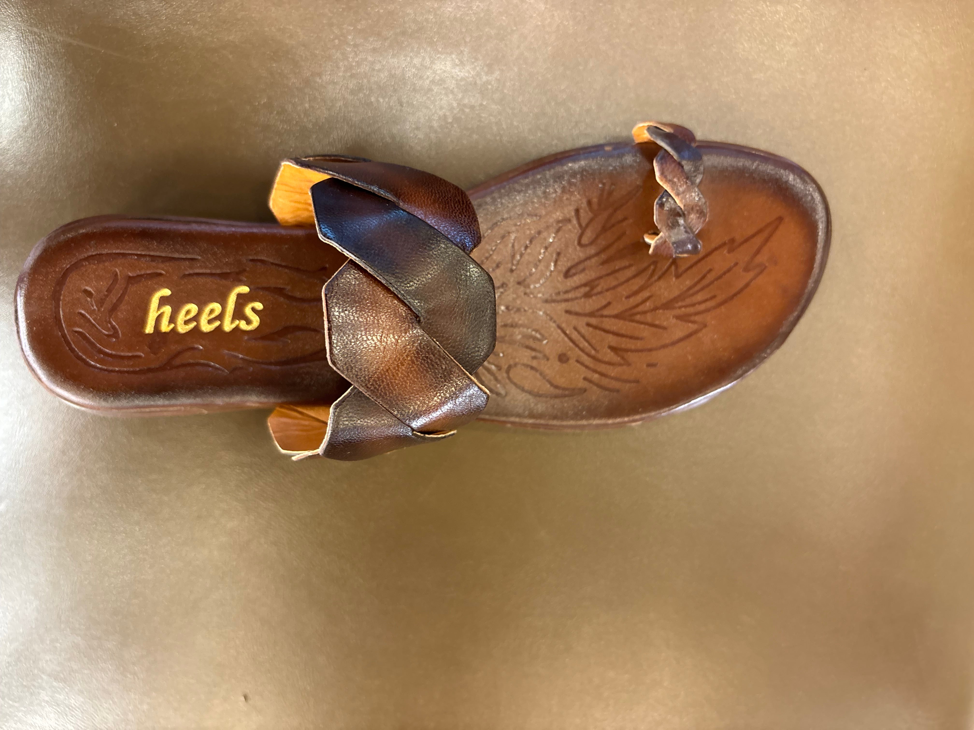 Darcy Leather Thumb Kohlapuri Slippers