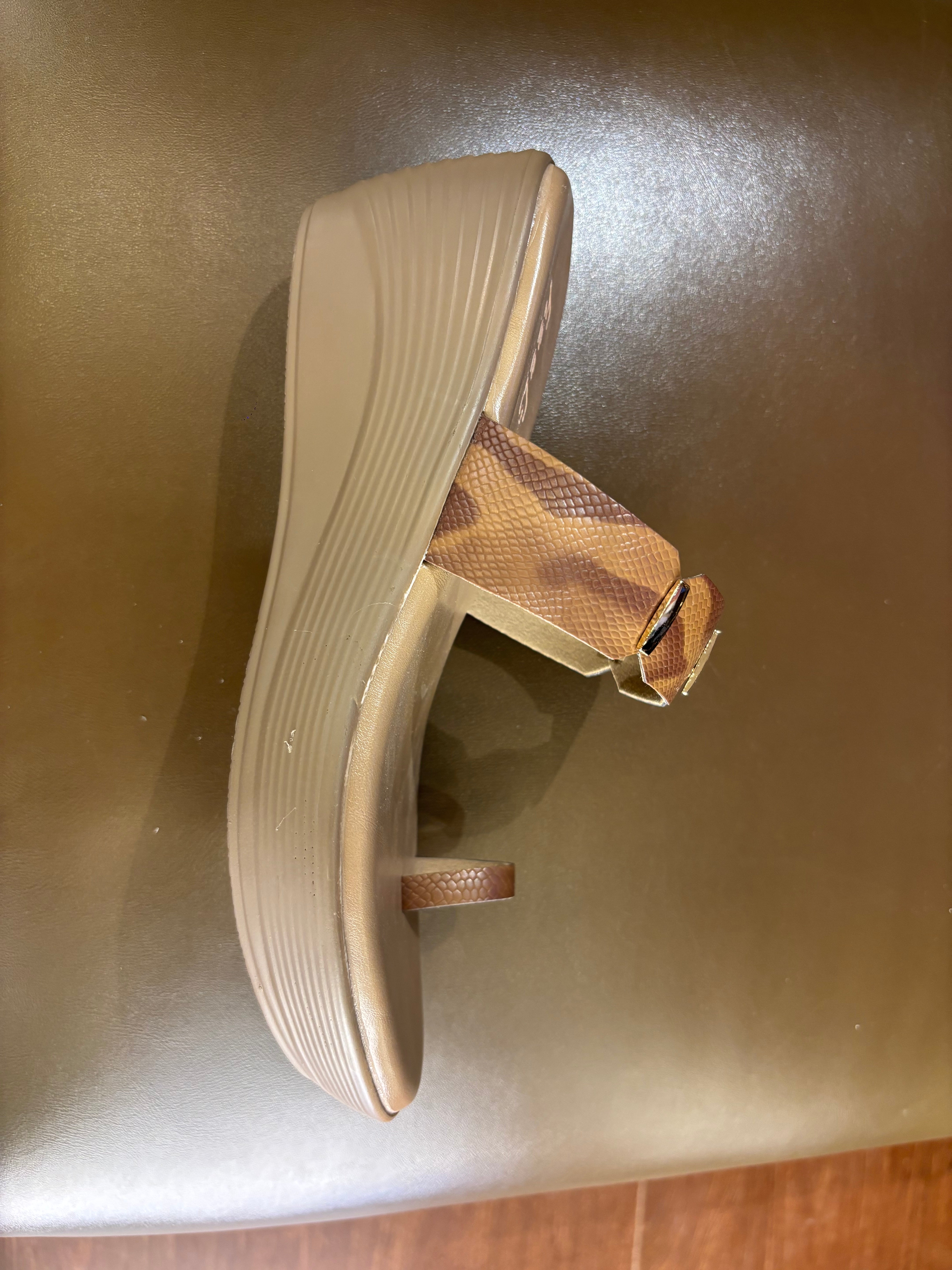 Quincy Comfort Wedge Heel Thumb Slippers