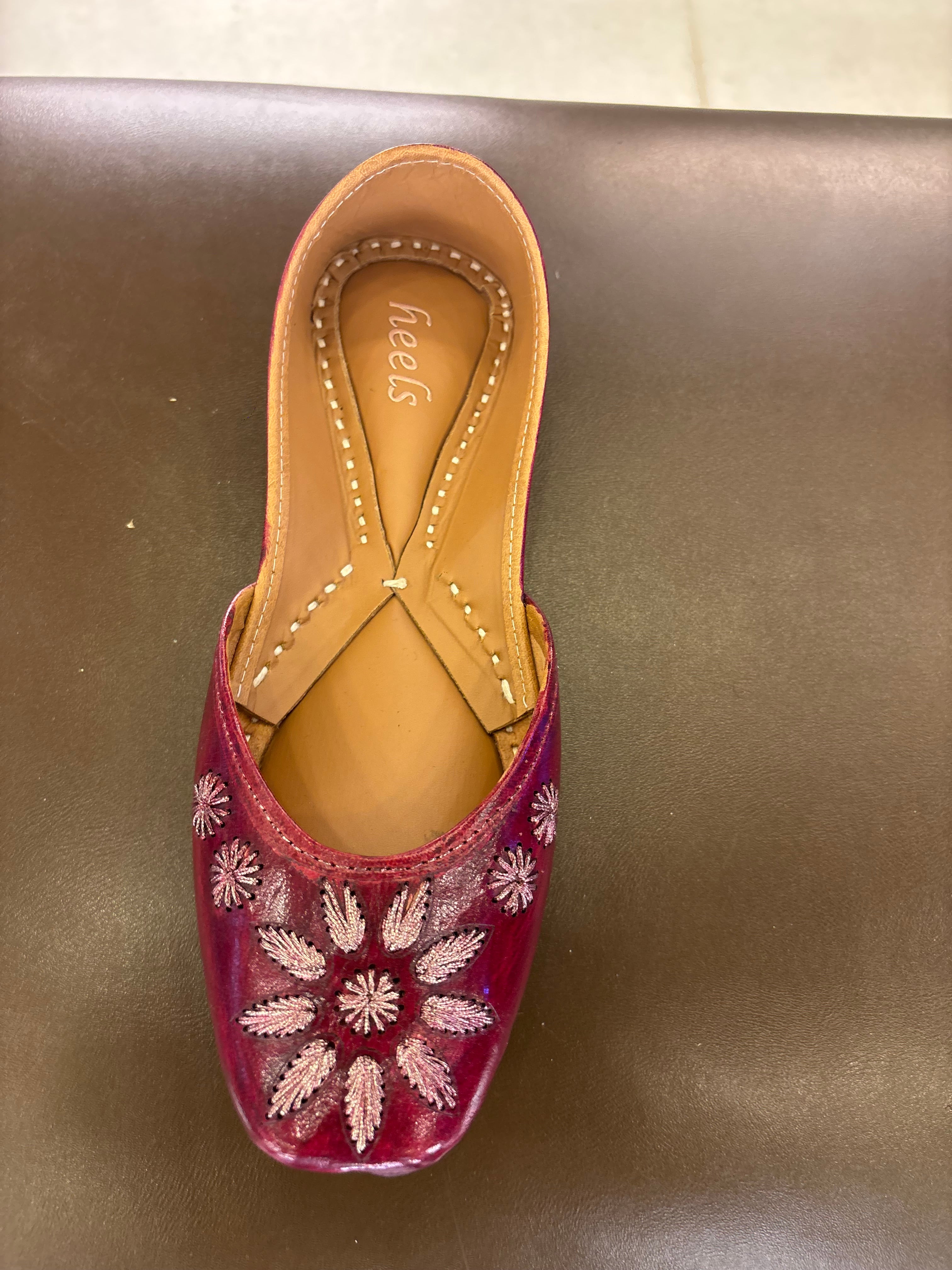 Fariya Handcrafted Leather Juttis