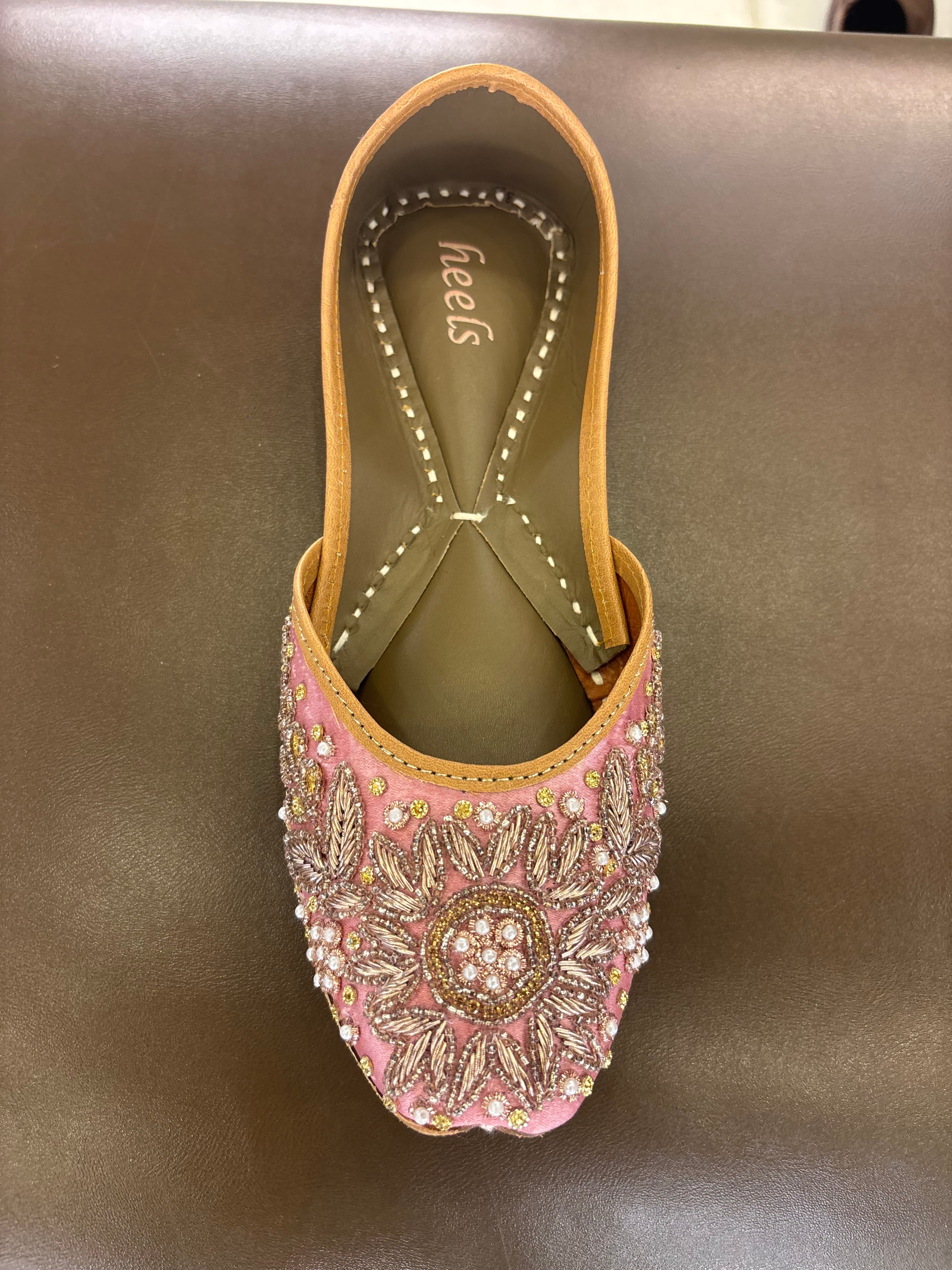Mehreen Handcrafted Leather Juttis