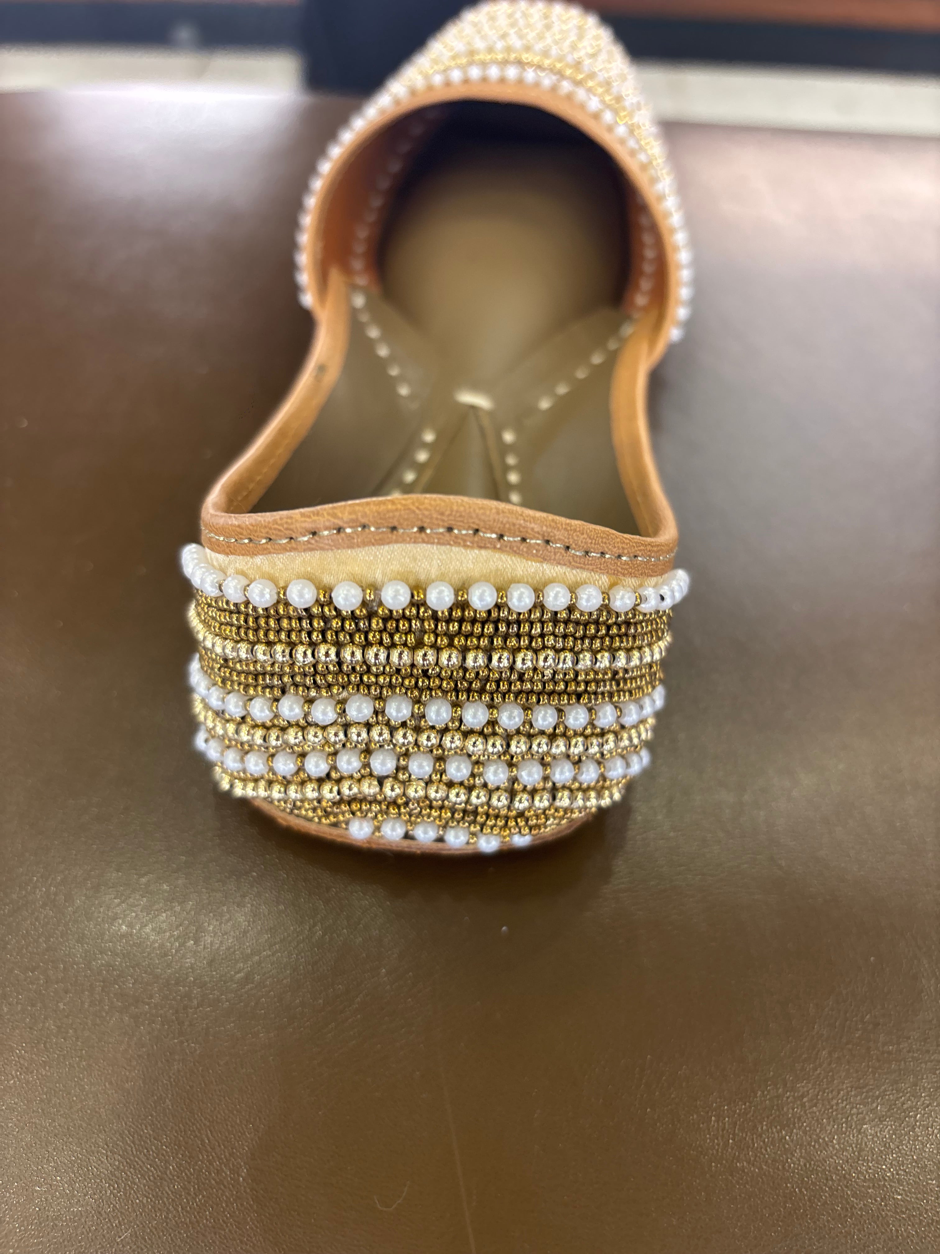 Noor Handcrafted Leather Juttis