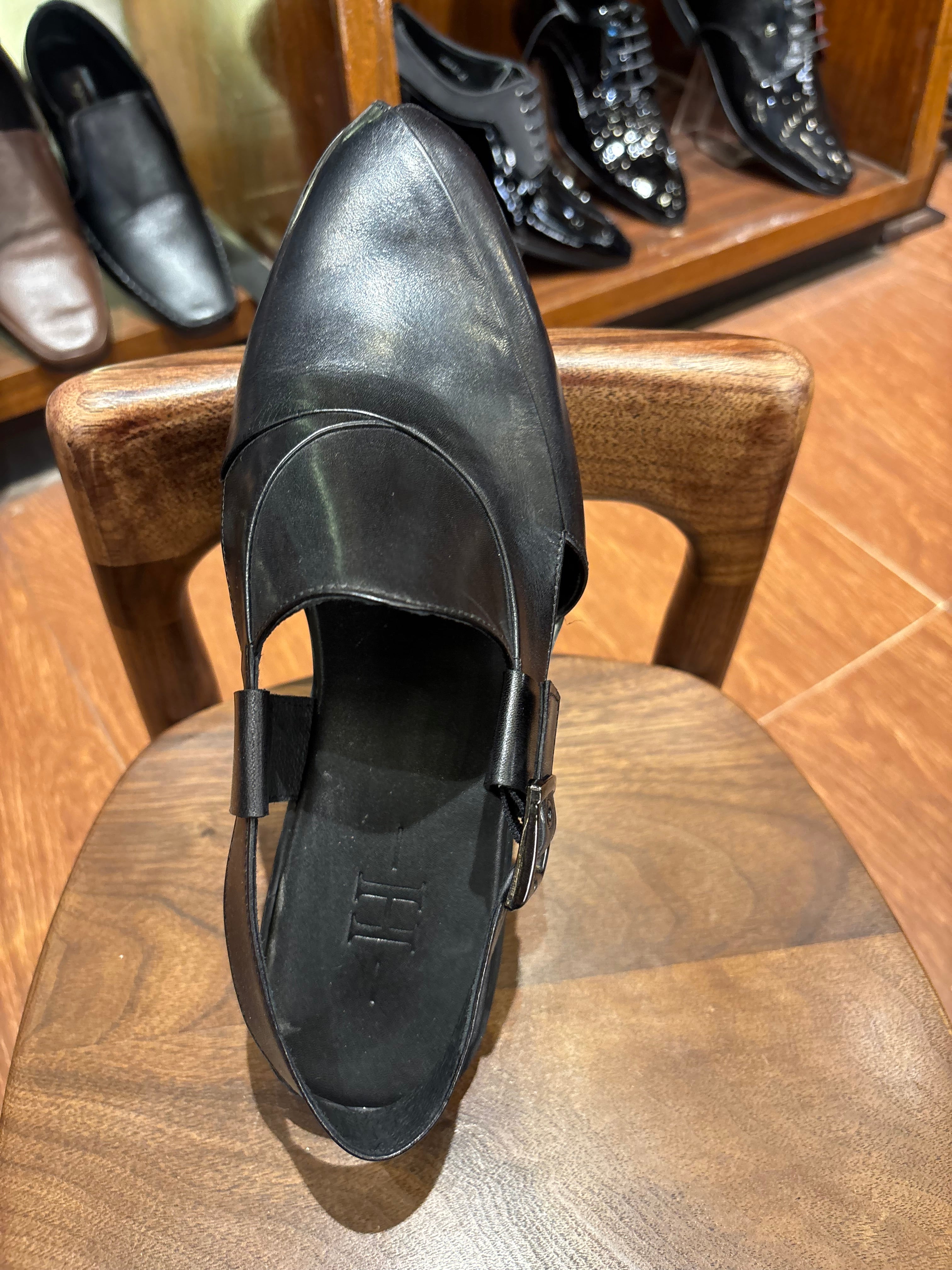 Demarzio Leather Ethnic Peshawari Sandals