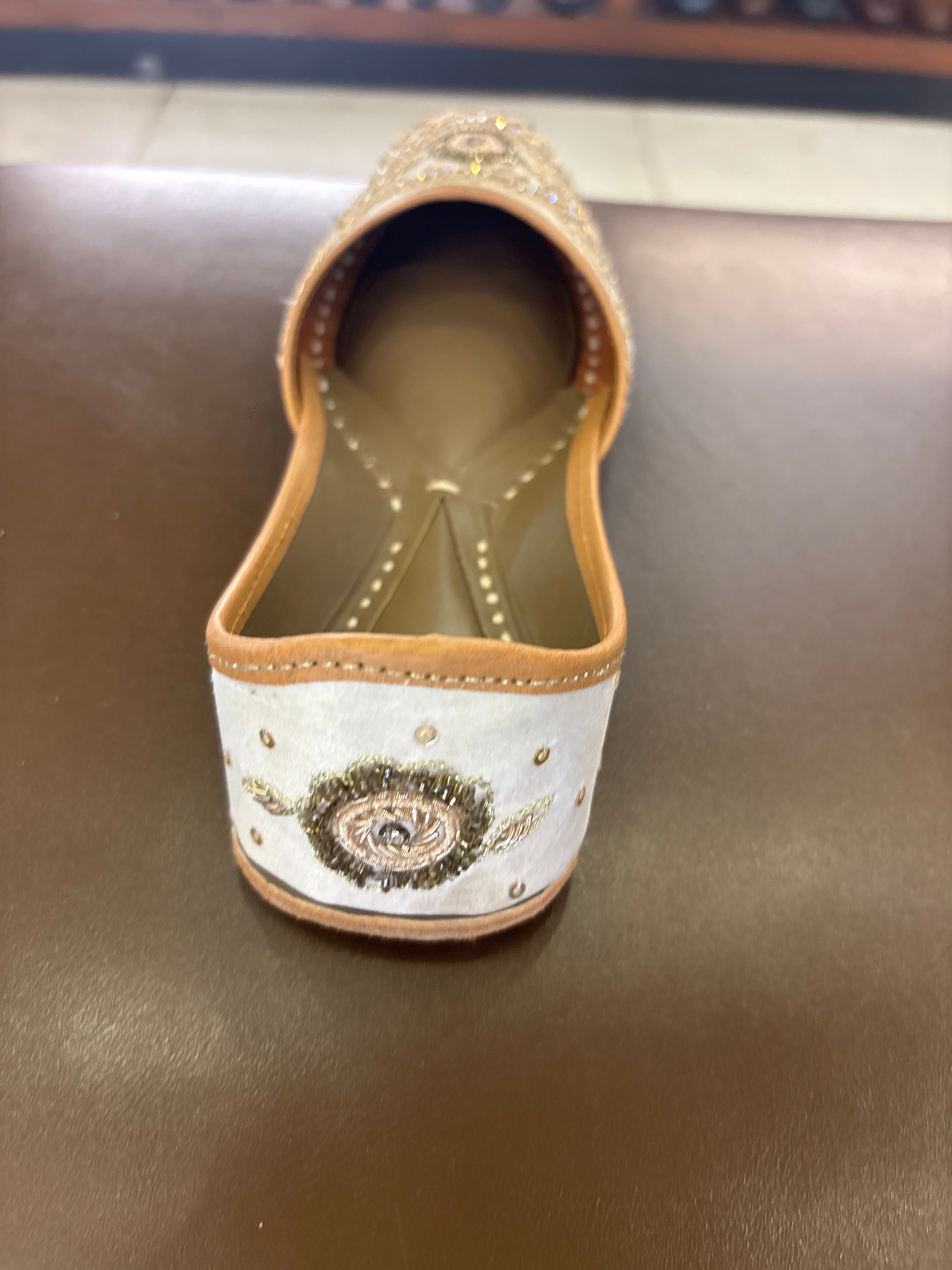 Yasmin Handcrafted Leather Juttis