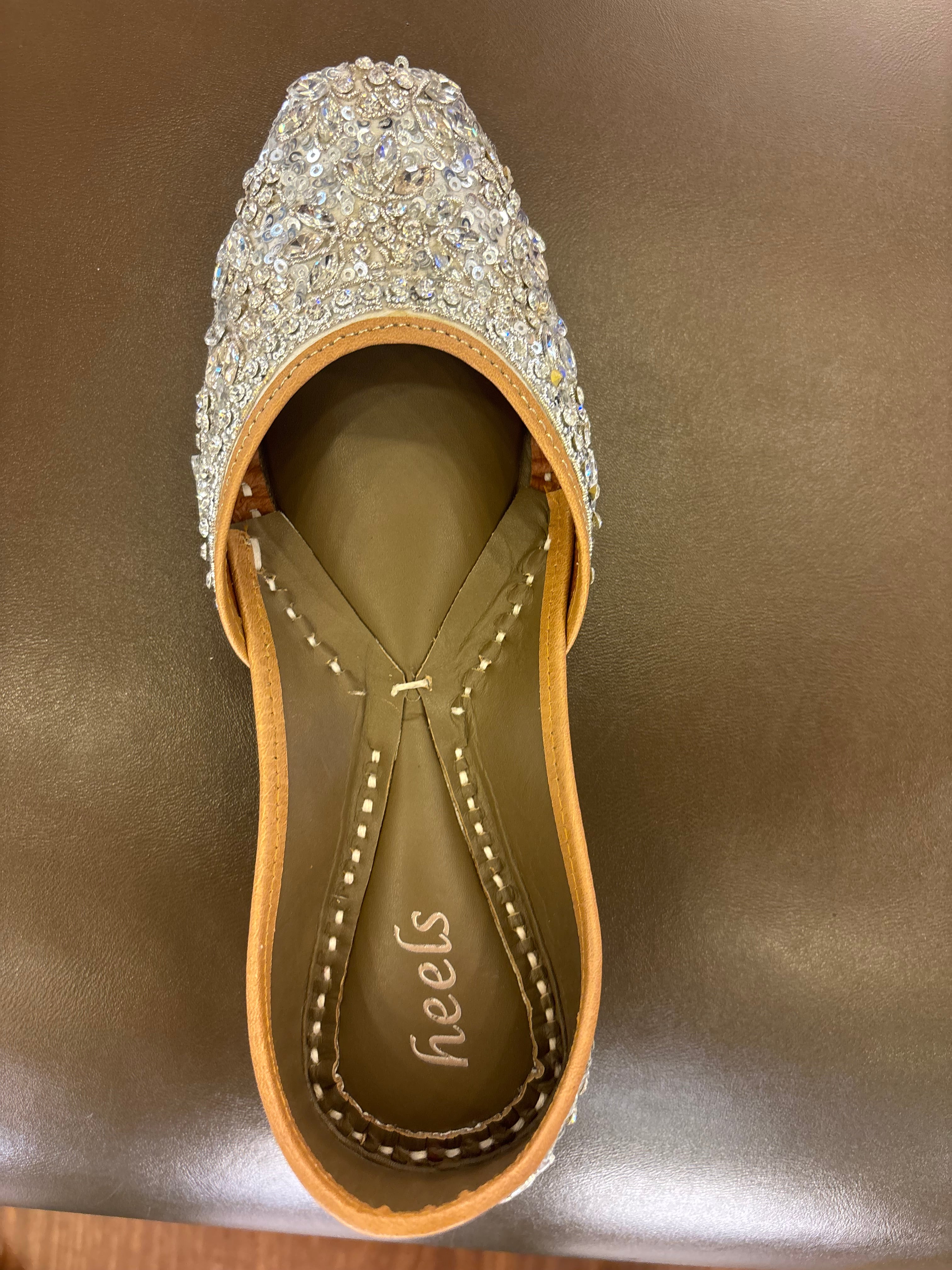 Zehra Handcrafted Leather Juttis